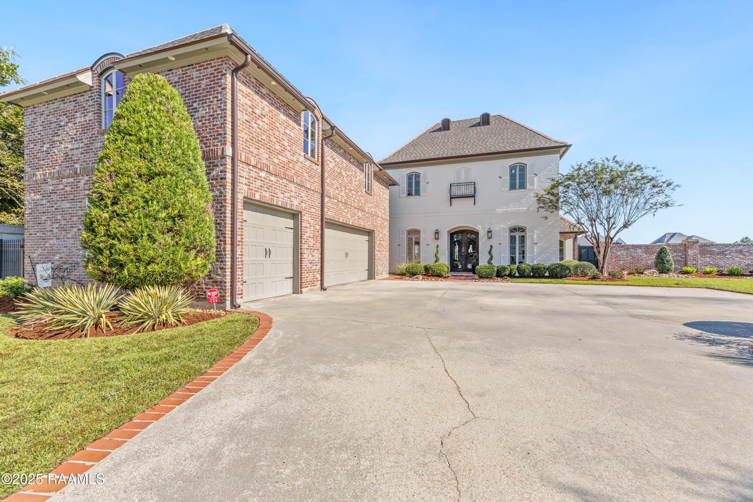 Breaux Bridge, Louisiana, 70517, United States, 4 Bedrooms Bedrooms, ,5 BathroomsBathrooms,Residential,Active,1985864