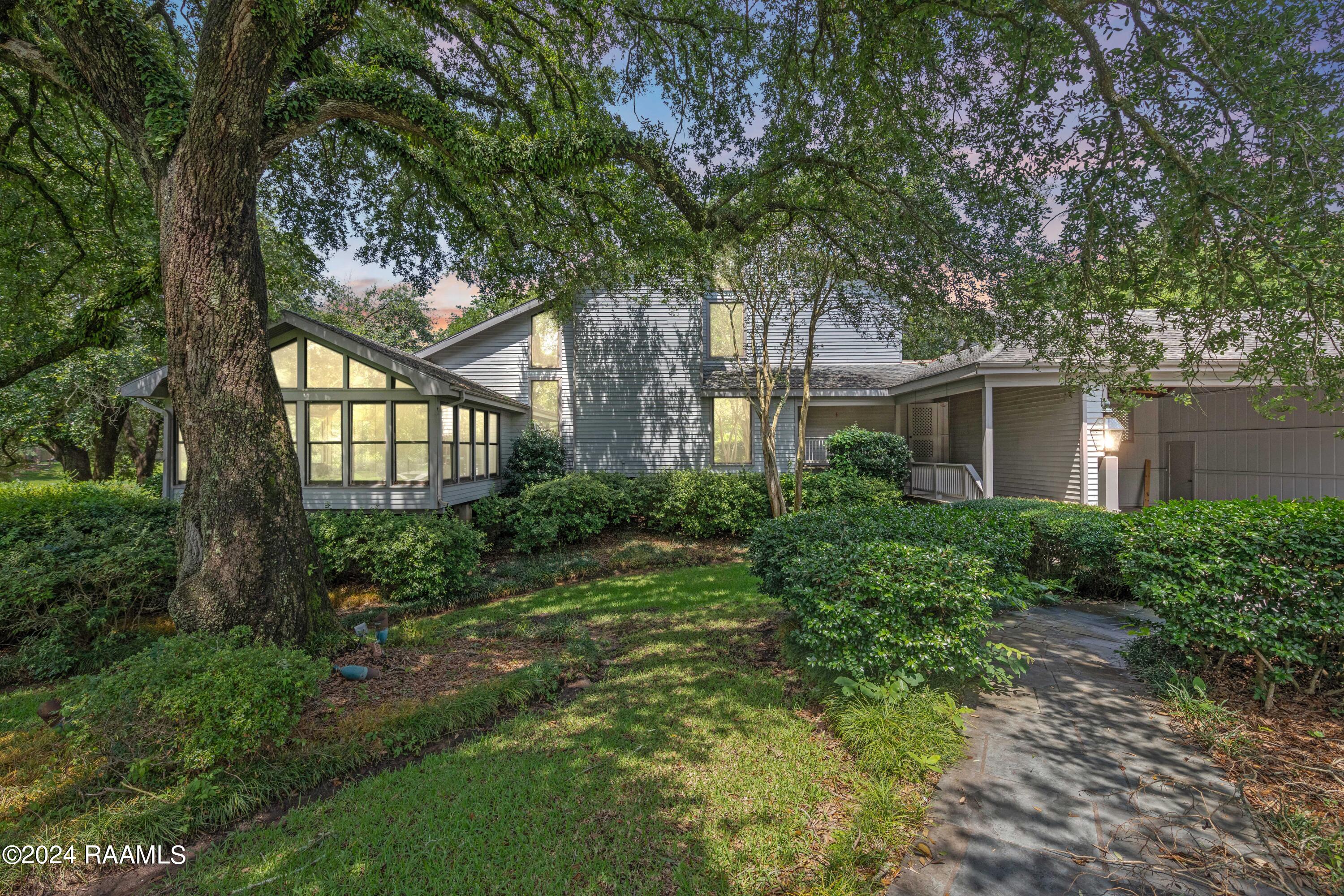 Breaux Bridge, Louisiana, 70517, United States, 4 Bedrooms Bedrooms, ,4 BathroomsBathrooms,Residential,Active,1922348