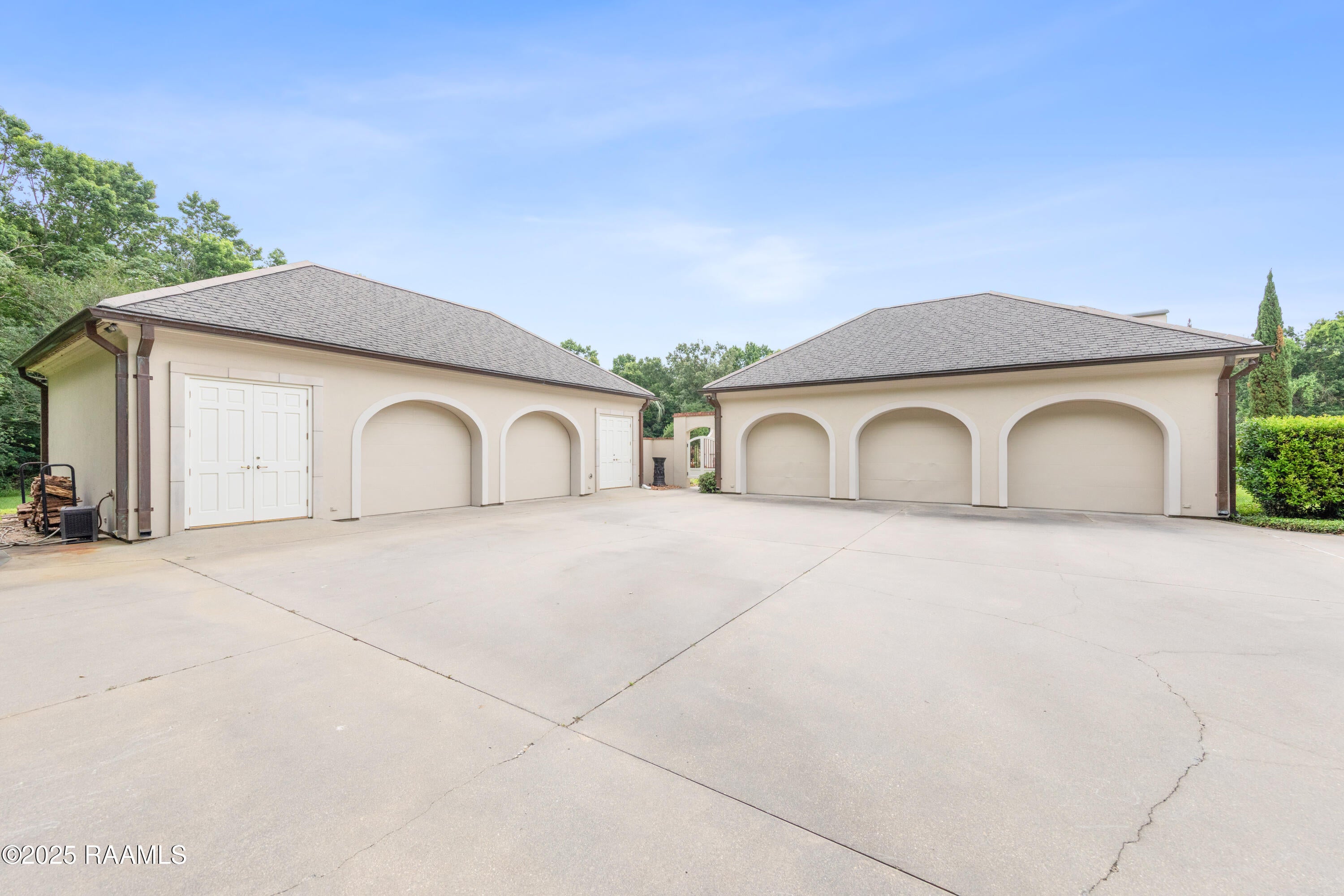 Abbeville, Louisiana, 70510, United States, 5 Bedrooms Bedrooms, ,5 BathroomsBathrooms,Residential,Active,1832294