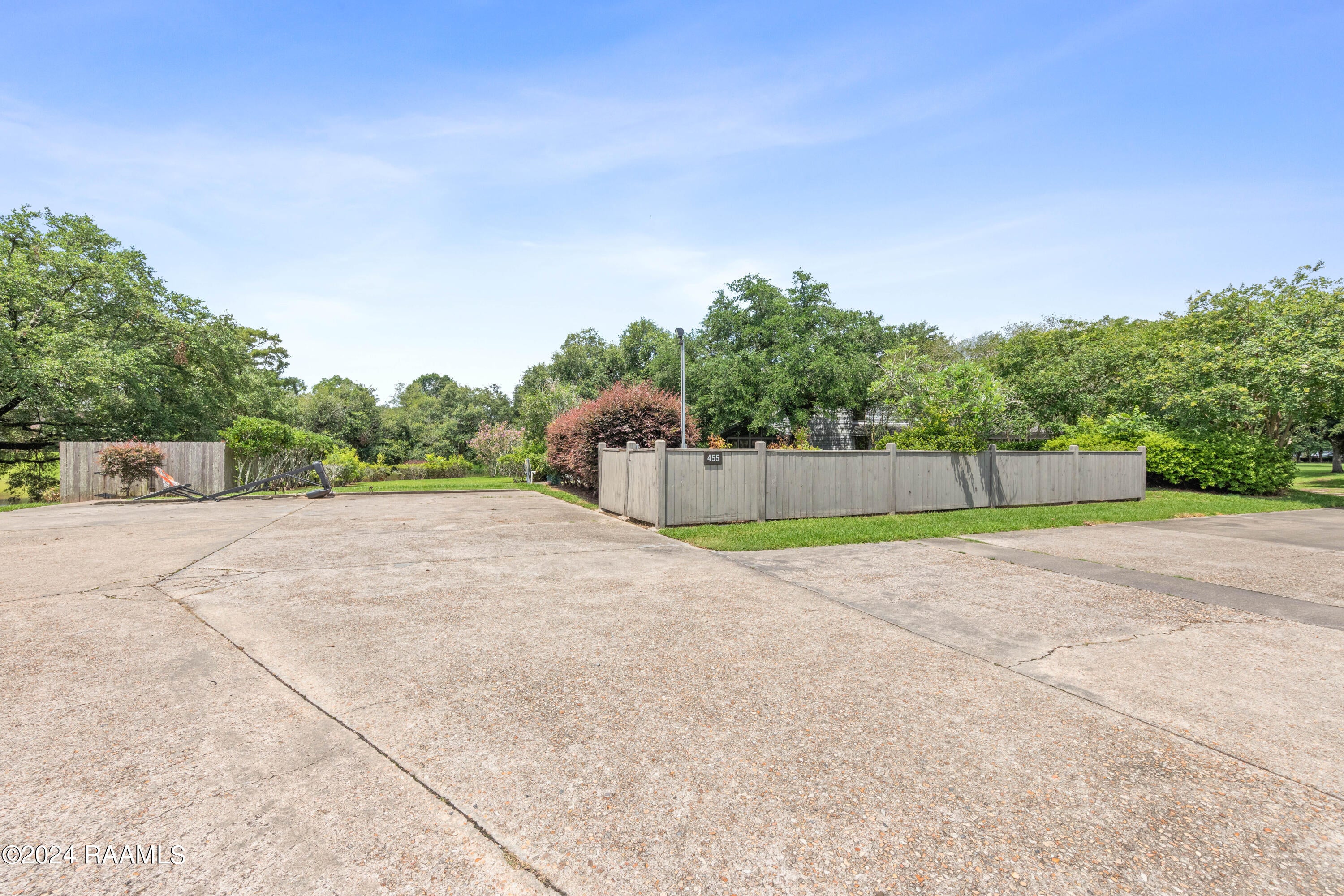 Breaux Bridge, Louisiana, 70517, United States, 4 Bedrooms Bedrooms, ,4 BathroomsBathrooms,Residential,Active,1922348