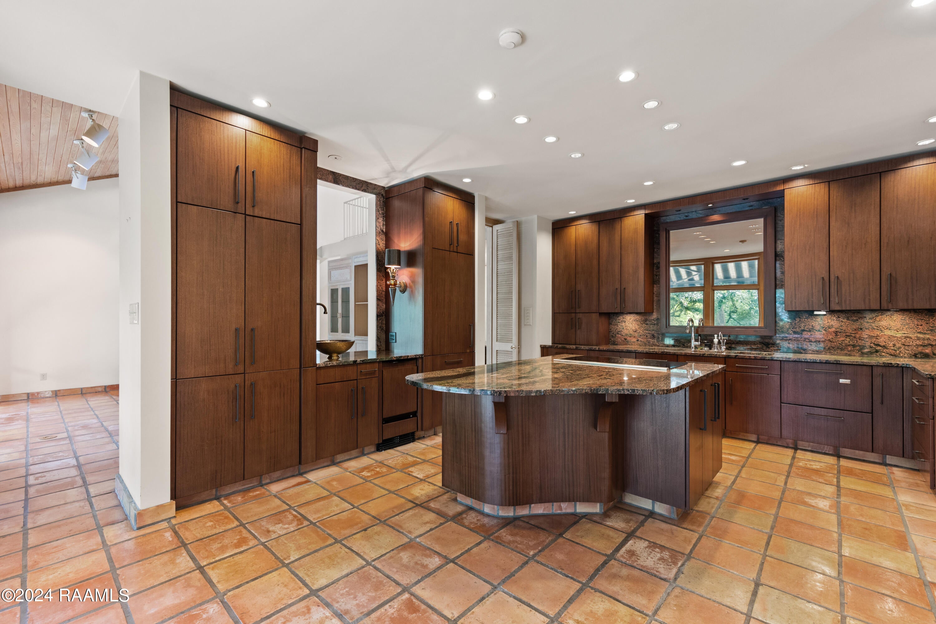 Breaux Bridge, Louisiana, 70517, United States, 4 Bedrooms Bedrooms, ,4 BathroomsBathrooms,Residential,Active,1922348