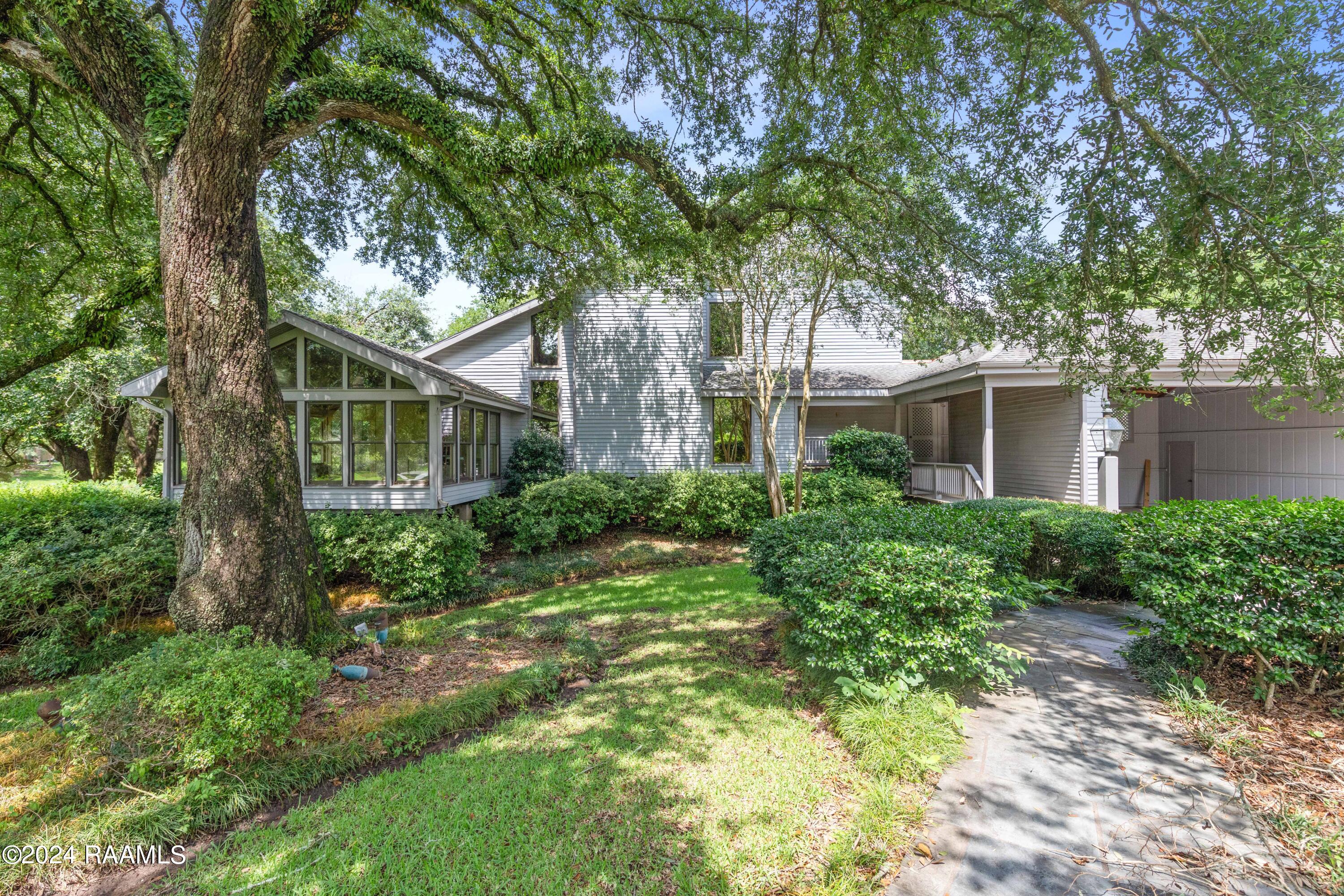 Breaux Bridge, Louisiana, 70517, United States, 4 Bedrooms Bedrooms, ,4 BathroomsBathrooms,Residential,Active,1922348