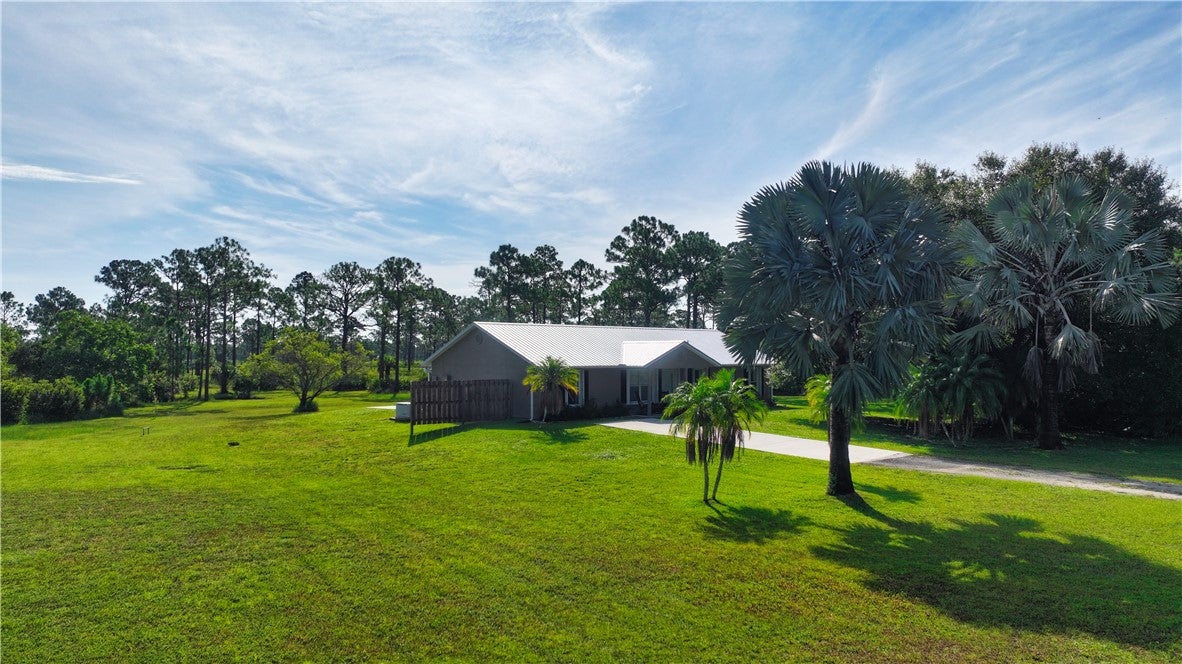 Fellsmere, Florida, 32948, United States, 3 Bedrooms Bedrooms, ,2 BathroomsBathrooms,Residential,Active,1908152