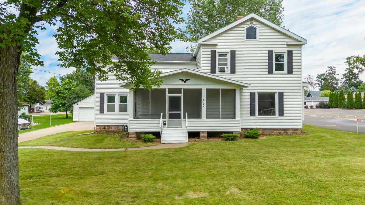 630 MADISON AVE, OMRO, WI 54963, photo 1 of 33