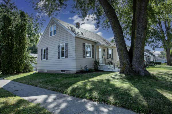 1402 BERGER ST, OSHKOSH, WI 54902, photo 3 of 27