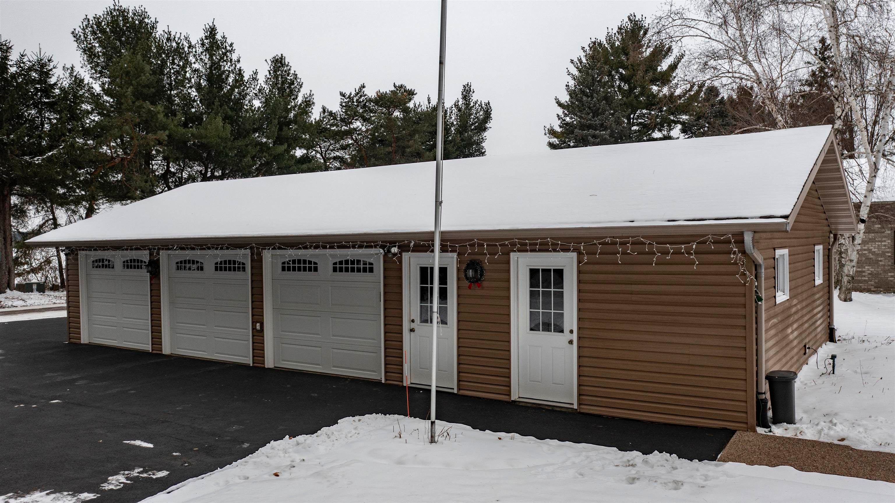 Waupaca, Wisconsin, 54981, United States, 4 Bedrooms Bedrooms, ,3 BathroomsBathrooms,Residential,Active,2002346