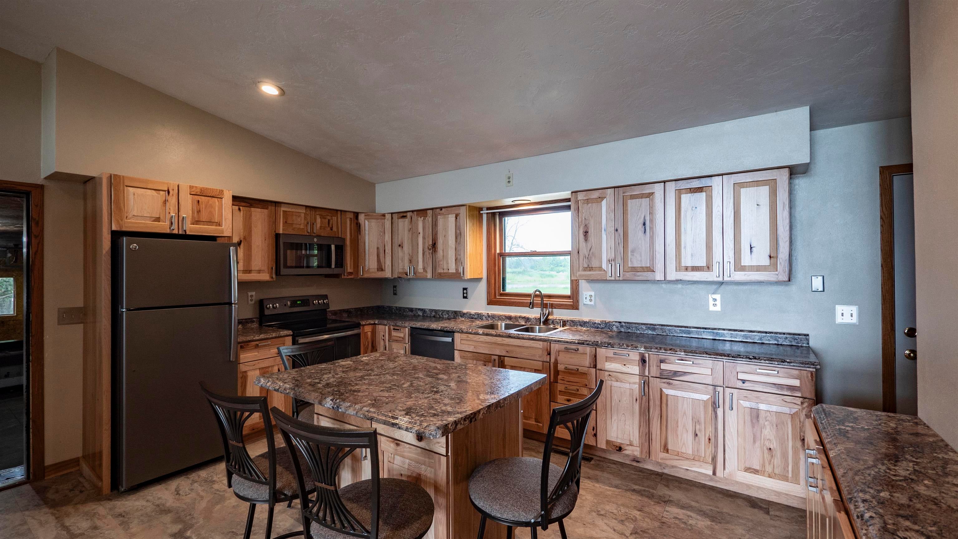 Fremont, Wisconsin, 54940, United States, 5 Bedrooms Bedrooms, ,3 BathroomsBathrooms,Residential,Active,2015471