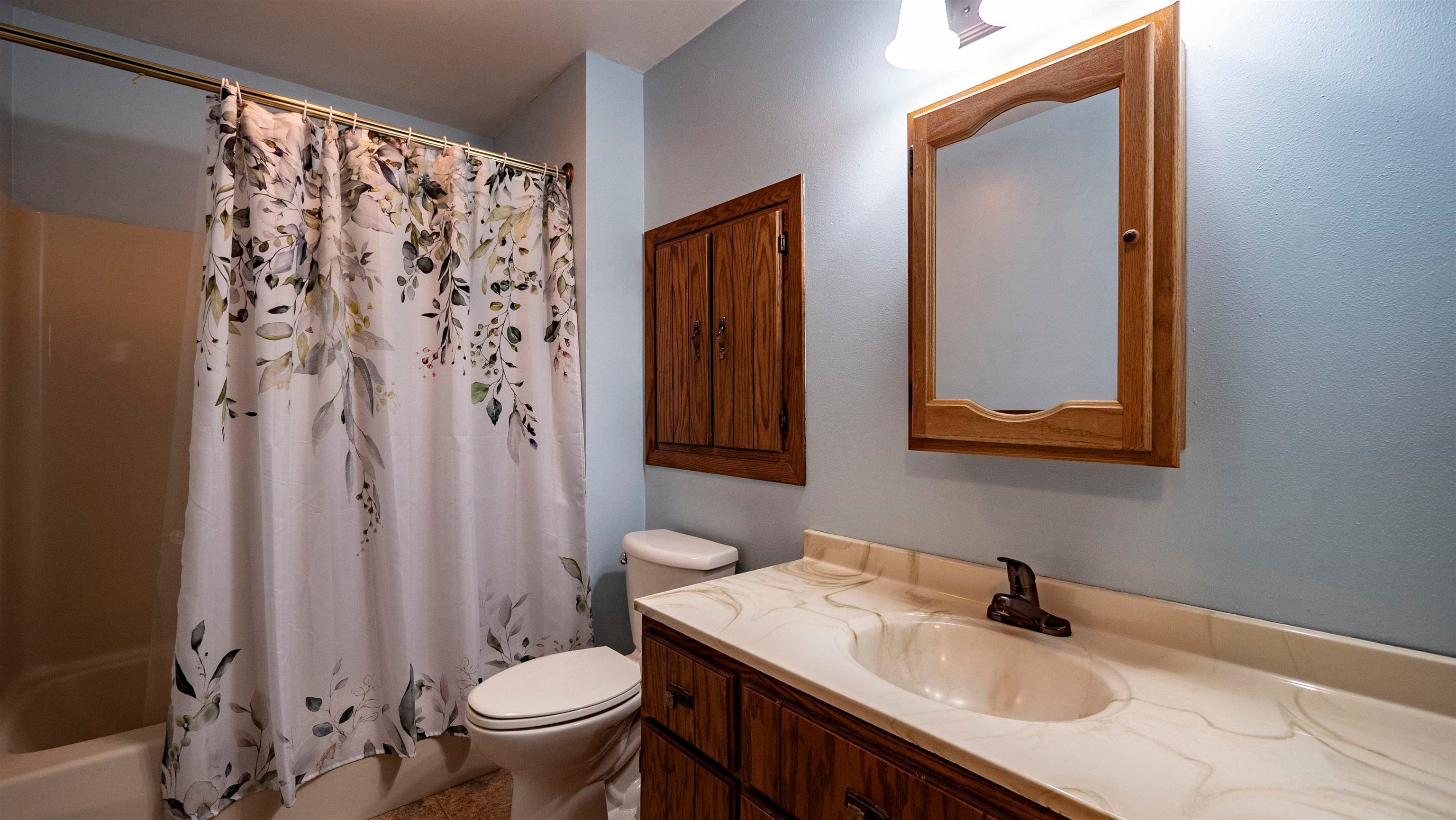 Fremont, Wisconsin, 54940, United States, 5 Bedrooms Bedrooms, ,3 BathroomsBathrooms,Residential,Active,2015471