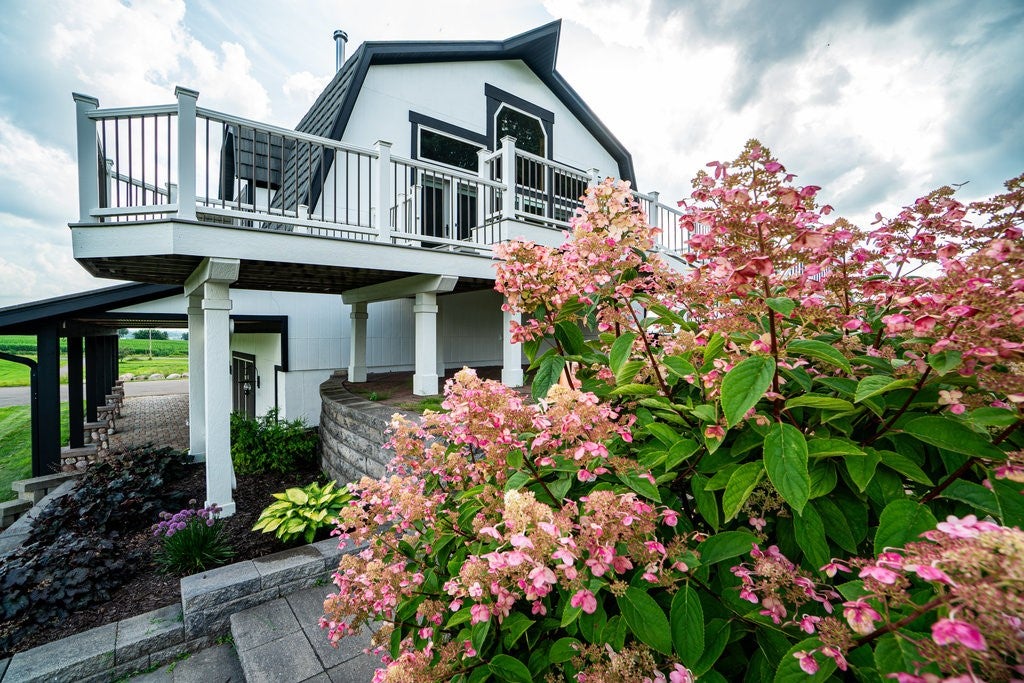 Menomonie, Wisconsin, 54751, United States, 2 Bedrooms Bedrooms, ,3 BathroomsBathrooms,Residential,Active,1942349