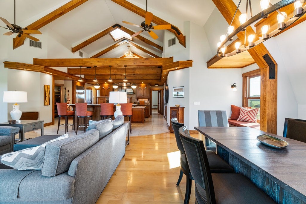 Menomonie, Wisconsin, 54751, United States, 2 Bedrooms Bedrooms, ,3 BathroomsBathrooms,Residential,Active,1942349