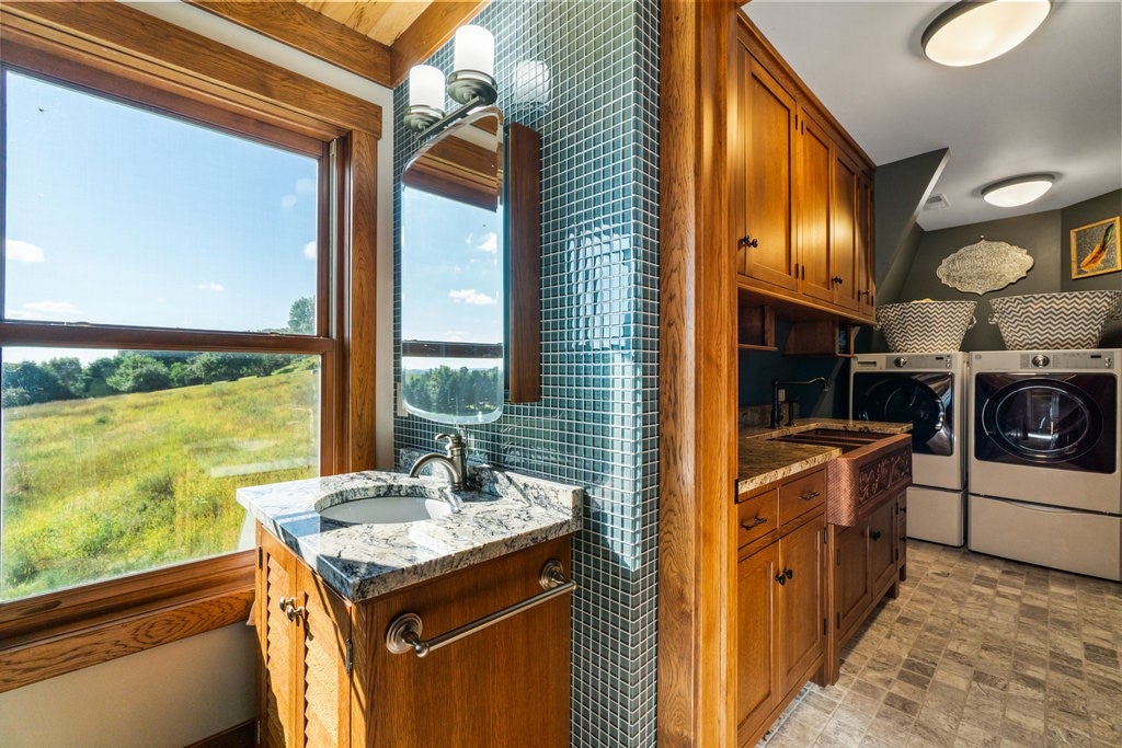 Menomonie, Wisconsin, 54751, United States, 2 Bedrooms Bedrooms, ,3 BathroomsBathrooms,Residential,Active,1942349