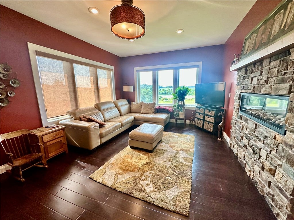 Eau Claire, Wisconsin, 54701, United States, 5 Bedrooms Bedrooms, ,4 BathroomsBathrooms,Residential,Active,1762826