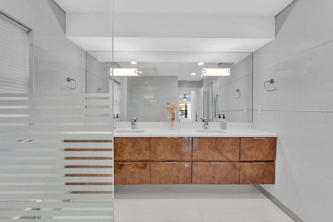 Lighthouse Point, Florida, 33064, United States, 4 Bedrooms Bedrooms, ,4 BathroomsBathrooms,Residential,Active,2008288