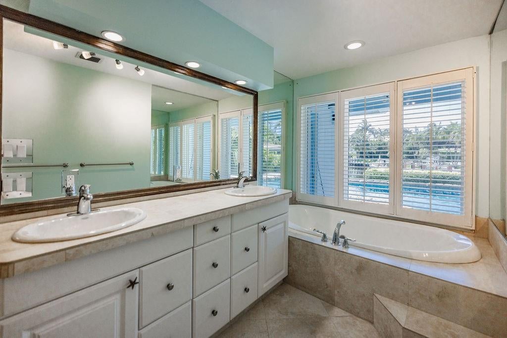 Lighthouse Point, Florida, 33064, United States, 4 Bedrooms Bedrooms, ,4 BathroomsBathrooms,Residential,Active,1701977