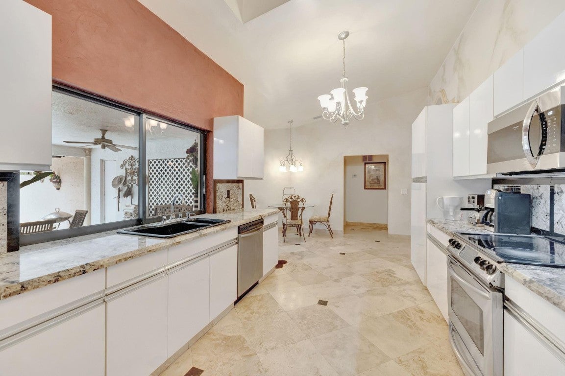 Coral Springs, Florida, 33067, United States, 4 Bedrooms Bedrooms, ,4 BathroomsBathrooms,Residential,Active,2008736