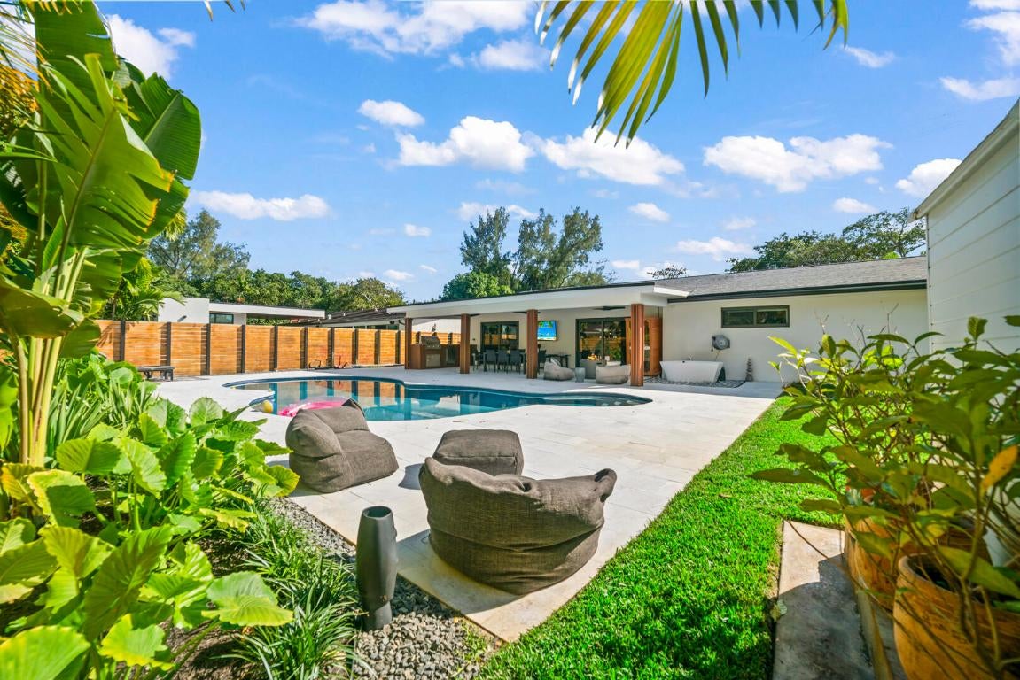 Miami, Florida, 33180, United States, 5 Bedrooms Bedrooms, ,4 BathroomsBathrooms,Residential,Active,2011434