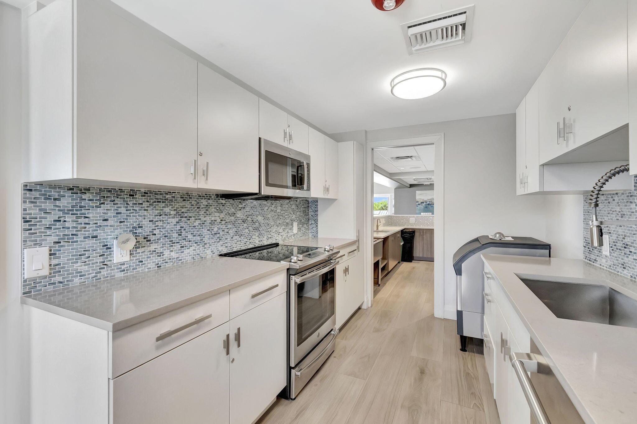 Highland Beach, Florida, 33487, United States, ,2 BathroomsBathrooms,Residential,Active,1762854