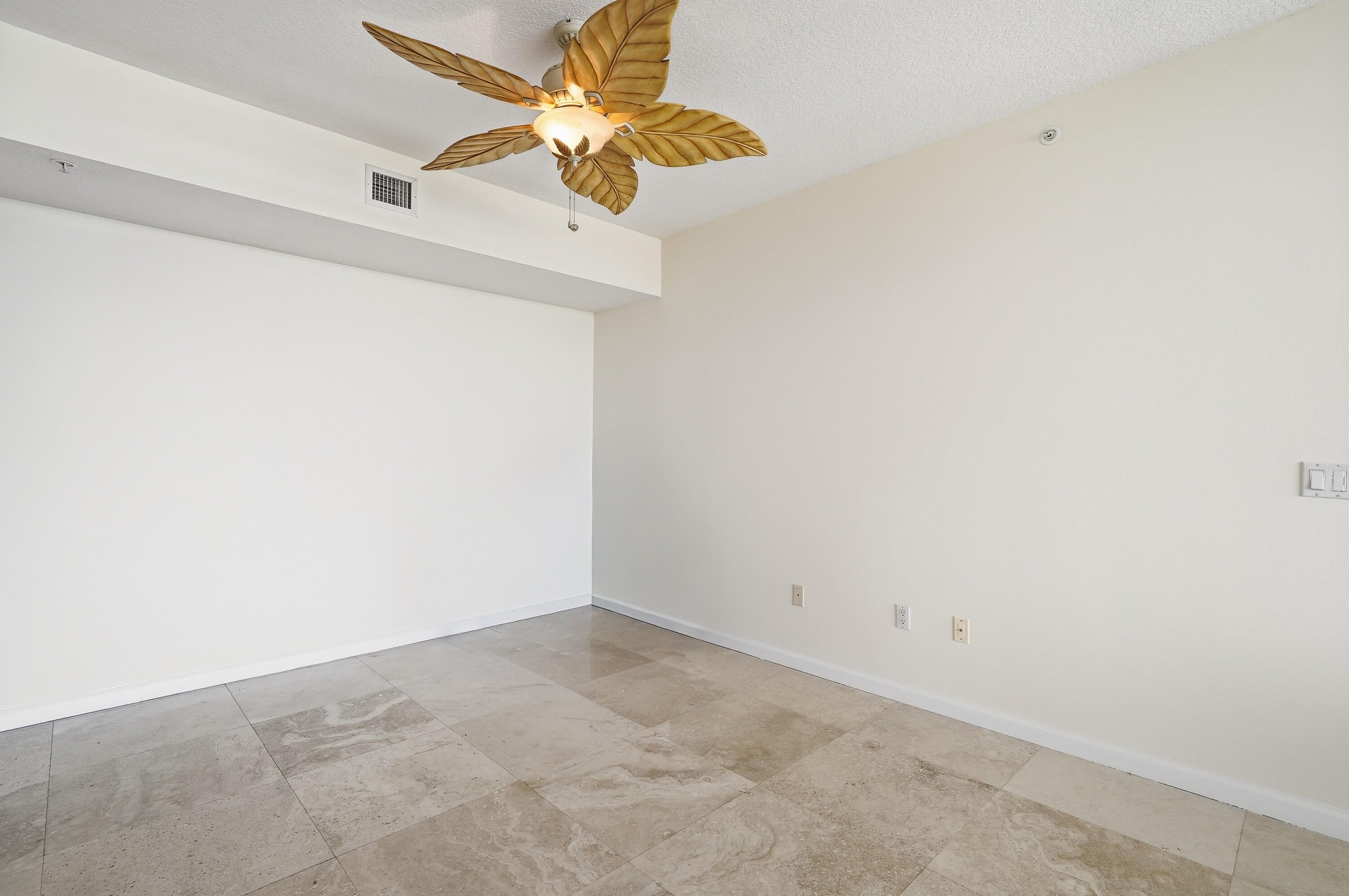 Hollywood, Florida, 33019, United States, 2 Bedrooms Bedrooms, ,3 BathroomsBathrooms,Residential,Active,2028550