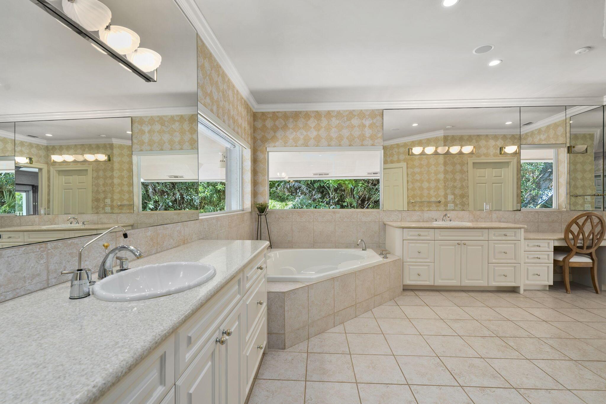 Sewalls Point, Florida, 34996, United States, 3 Bedrooms Bedrooms, ,4 BathroomsBathrooms,Residential,Active,1919064