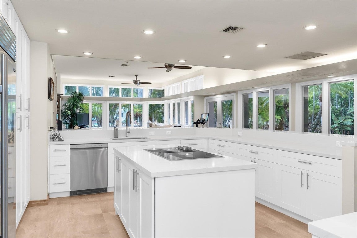 Fort Lauderdale, Florida, 33301, United States, 4 Bedrooms Bedrooms, ,5 BathroomsBathrooms,Residential,Active,2008746