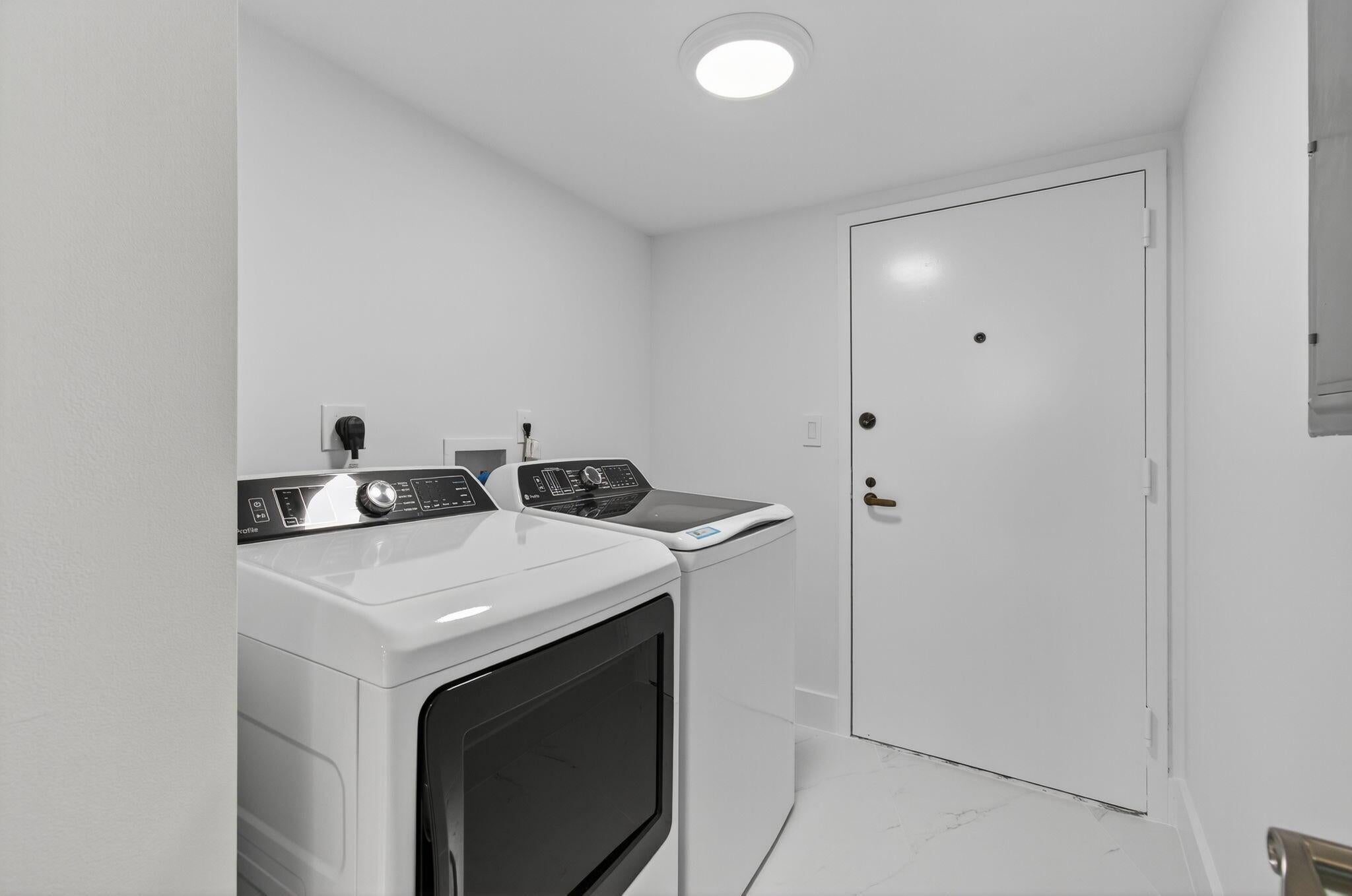 Highland Beach, Florida, 33487, United States, ,2 BathroomsBathrooms,Residential,Active,1762854