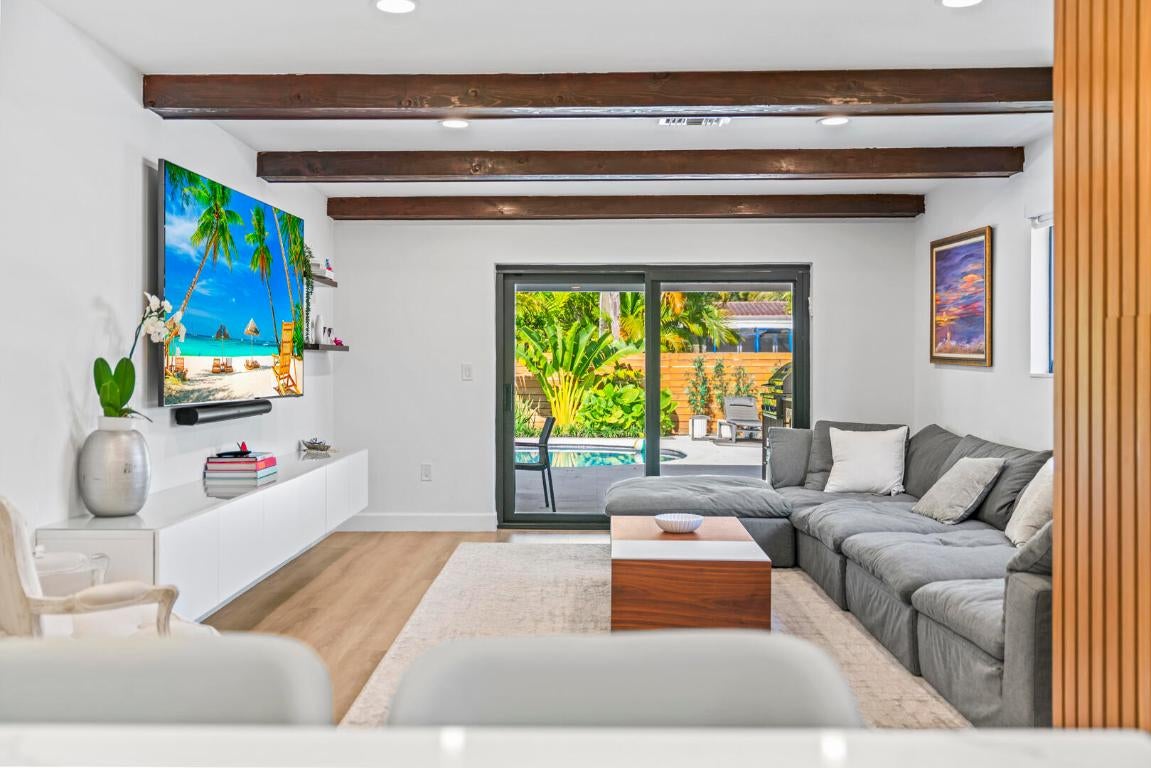 Miami, Florida, 33180, United States, 5 Bedrooms Bedrooms, ,4 BathroomsBathrooms,Residential,Active,2011434