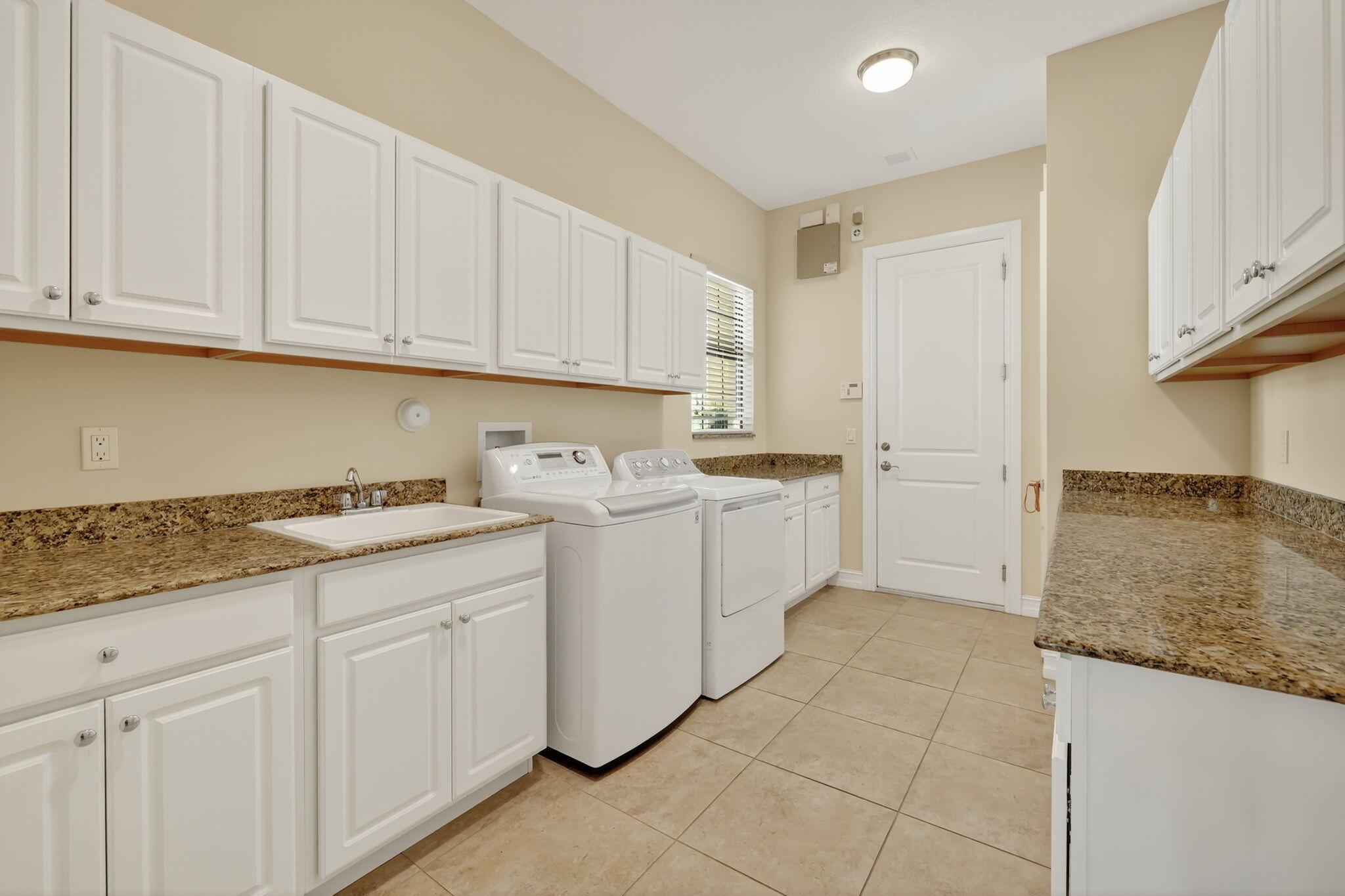 Palm City, Florida, 34990, United States, 4 Bedrooms Bedrooms, ,5 BathroomsBathrooms,Residential,Active,1952625