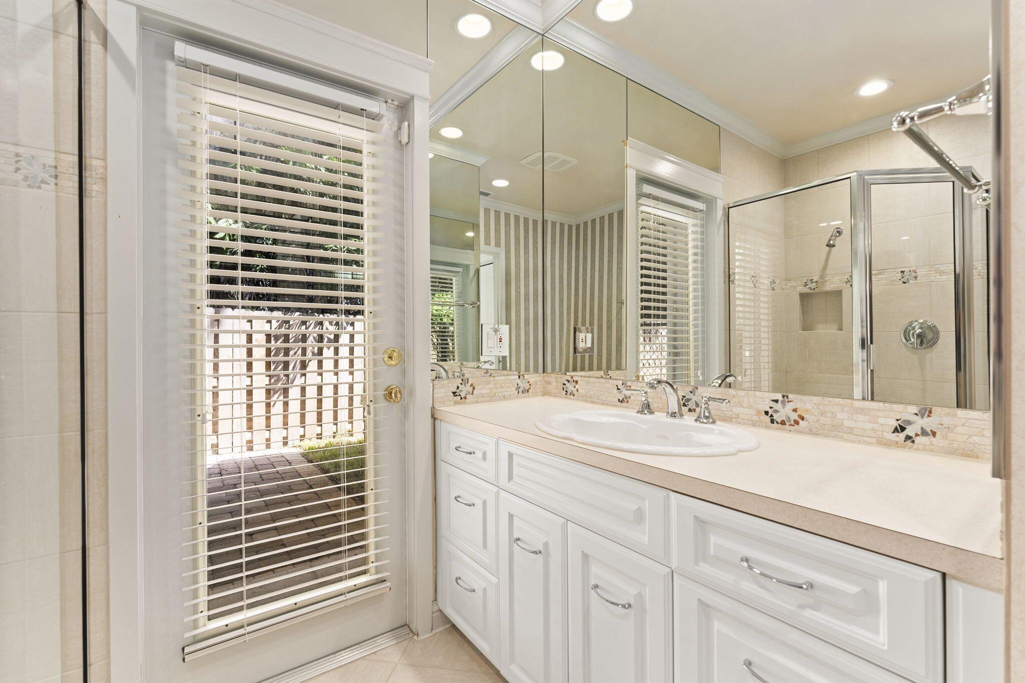 Sewalls Point, Florida, 34996, United States, 3 Bedrooms Bedrooms, ,4 BathroomsBathrooms,Residential,Active,1919064