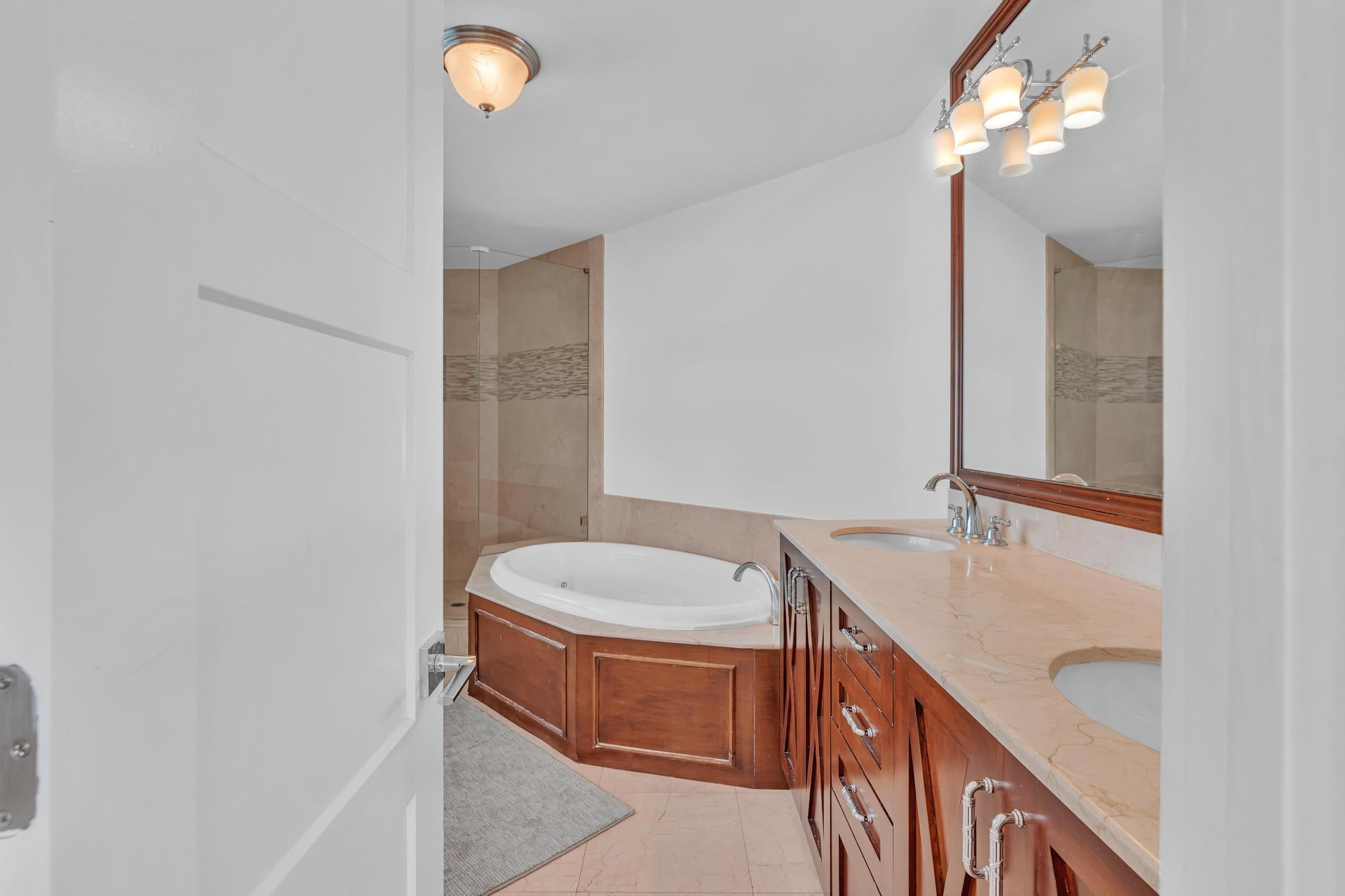 Lighthouse Point, Florida, 33064, United States, 4 Bedrooms Bedrooms, ,4 BathroomsBathrooms,Residential,Active,1945211