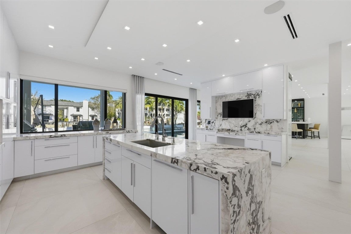 Fort Lauderdale, Florida, 33316, United States, 5 Bedrooms Bedrooms, ,5 BathroomsBathrooms,Residential,Active,2008271