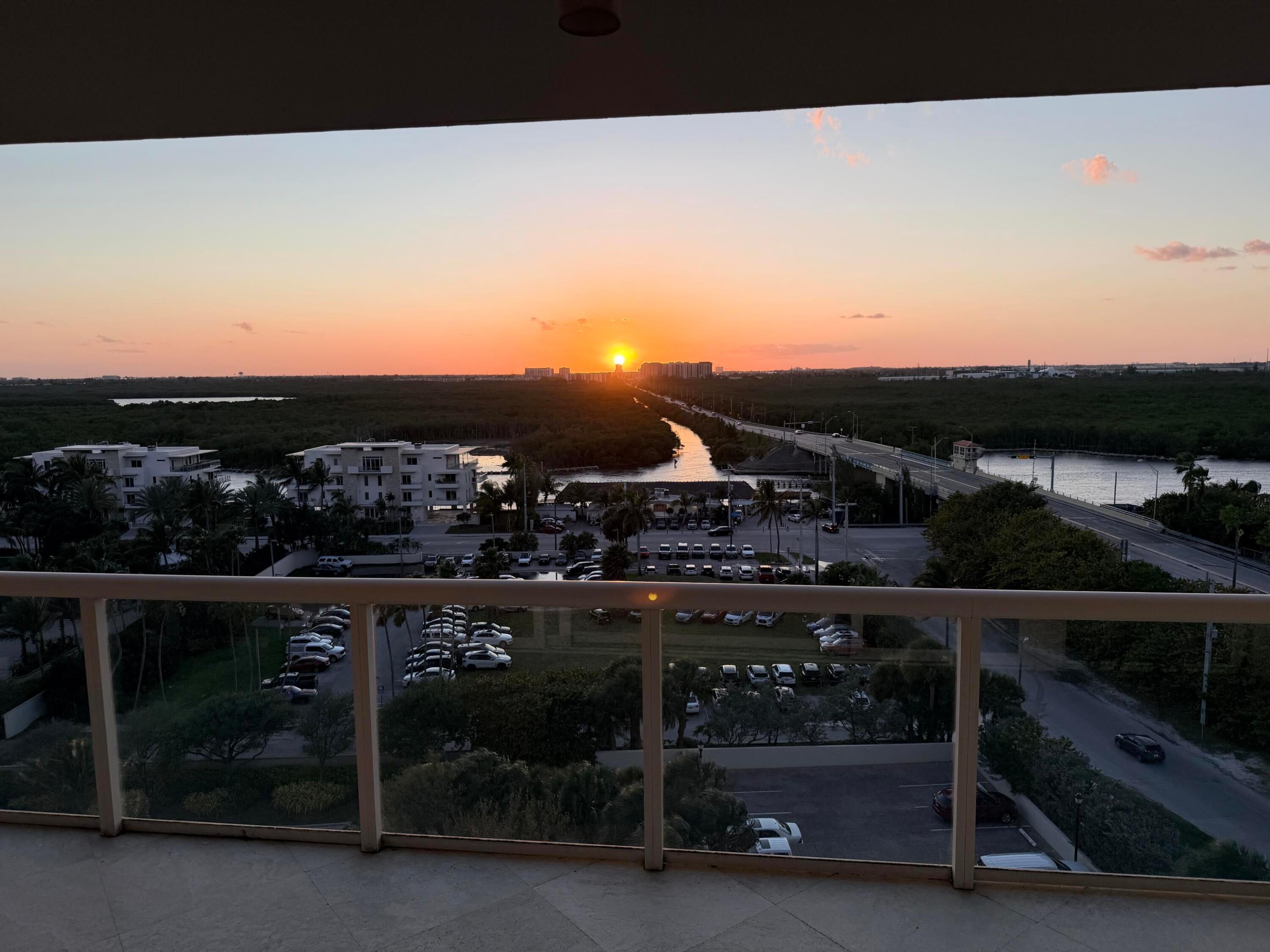 Hollywood, Florida, 33019, United States, 2 Bedrooms Bedrooms, ,3 BathroomsBathrooms,Residential,Active,2028550