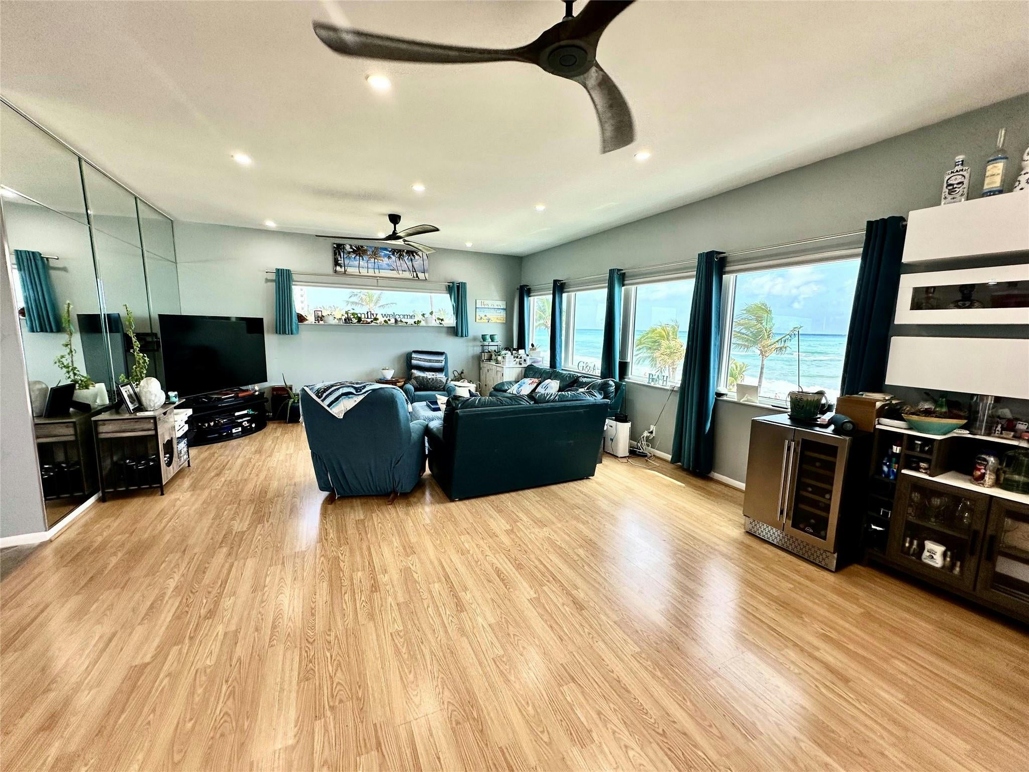 Hollywood, Florida, 33019, United States, 10 Bedrooms Bedrooms, ,9 BathroomsBathrooms,Residential,Active,1988424