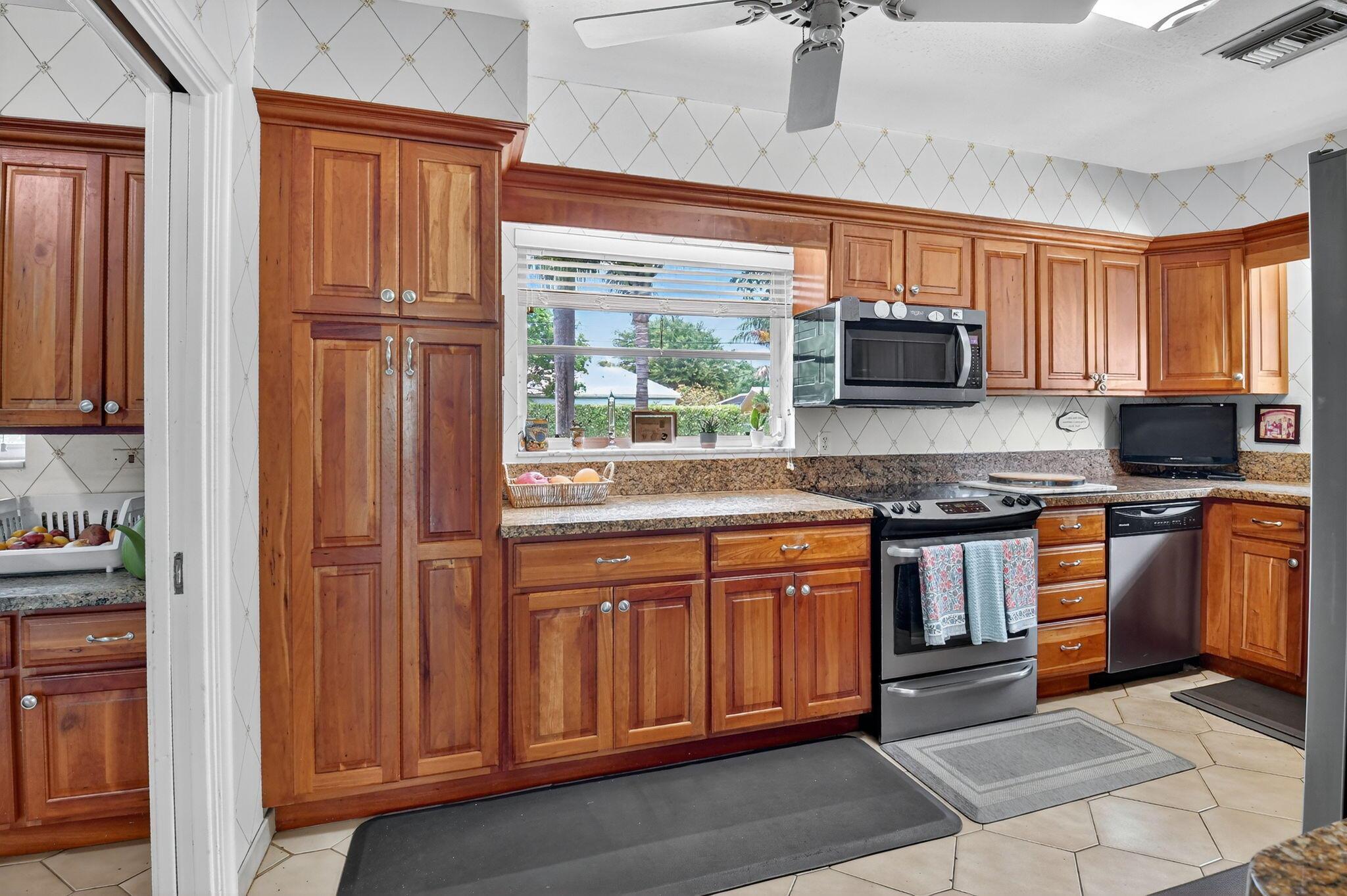Delray Beach, Florida, 33444, United States, 4 Bedrooms Bedrooms, ,3 BathroomsBathrooms,Residential,Active,1945273