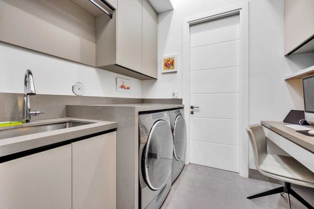 Wilton Manors, Florida, 33305, United States, 3 Bedrooms Bedrooms, ,4 BathroomsBathrooms,Residential,Active,1988456