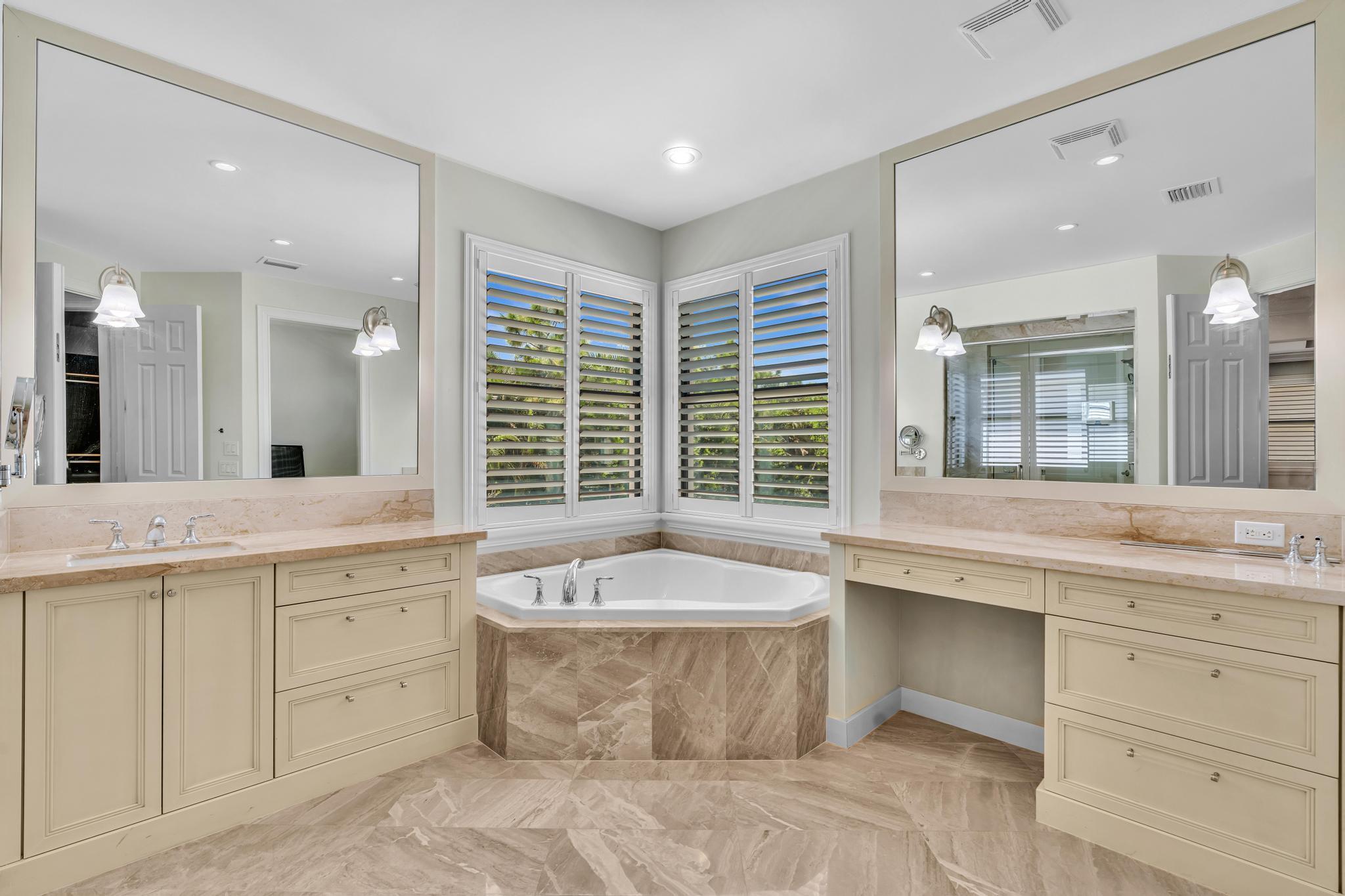 Delray Beach, Florida, 33446, United States, 5 Bedrooms Bedrooms, ,8 BathroomsBathrooms,Residential,Active,1929657