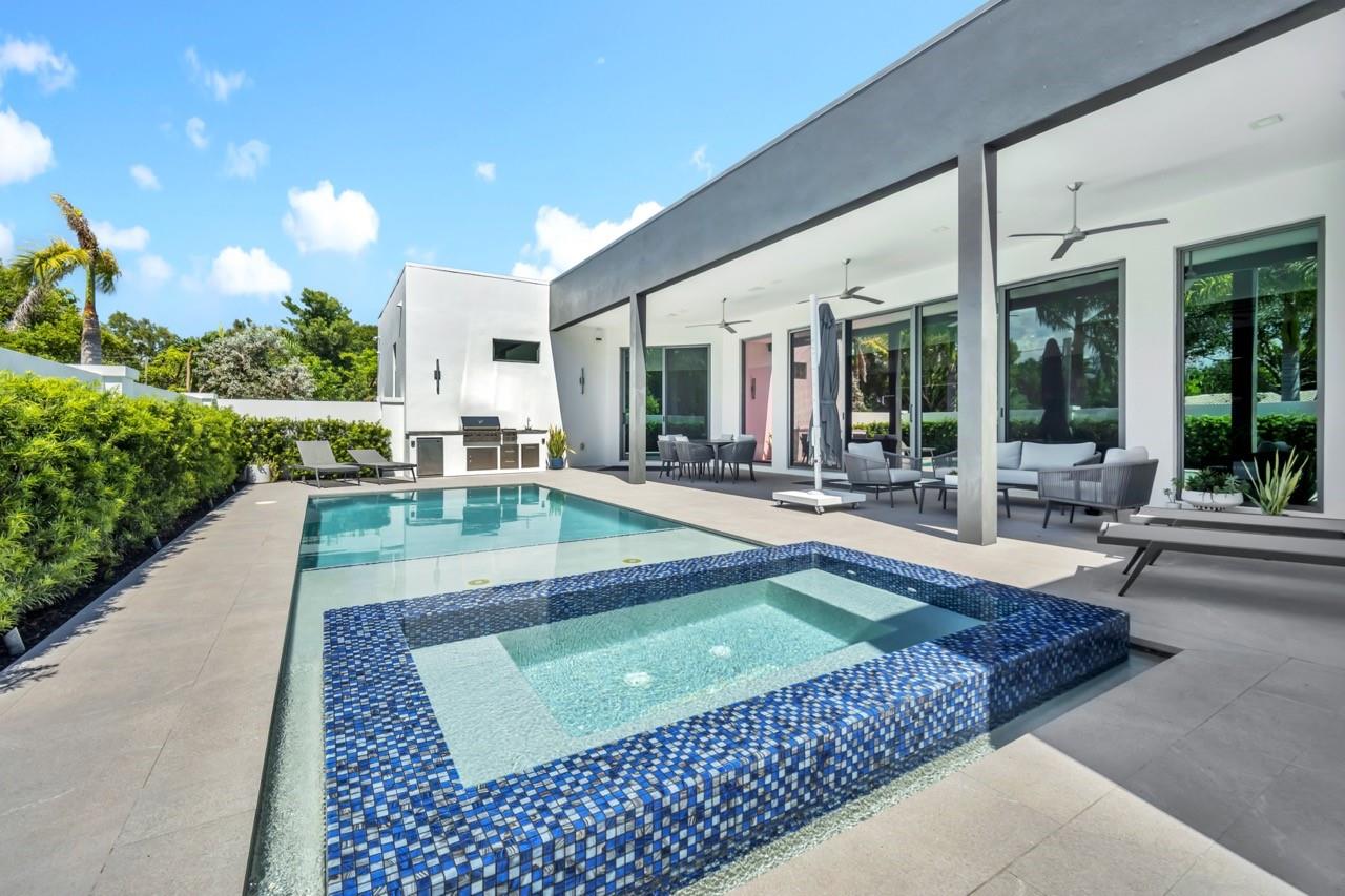 Wilton Manors, Florida, 33305, United States, 3 Bedrooms Bedrooms, ,4 BathroomsBathrooms,Residential,Active,1988456