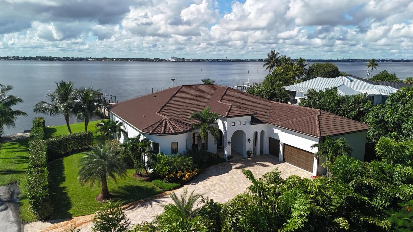 Jensen Beach, Florida, 34957, United States, 4 Bedrooms Bedrooms, ,5 BathroomsBathrooms,Residential,Active,2008001