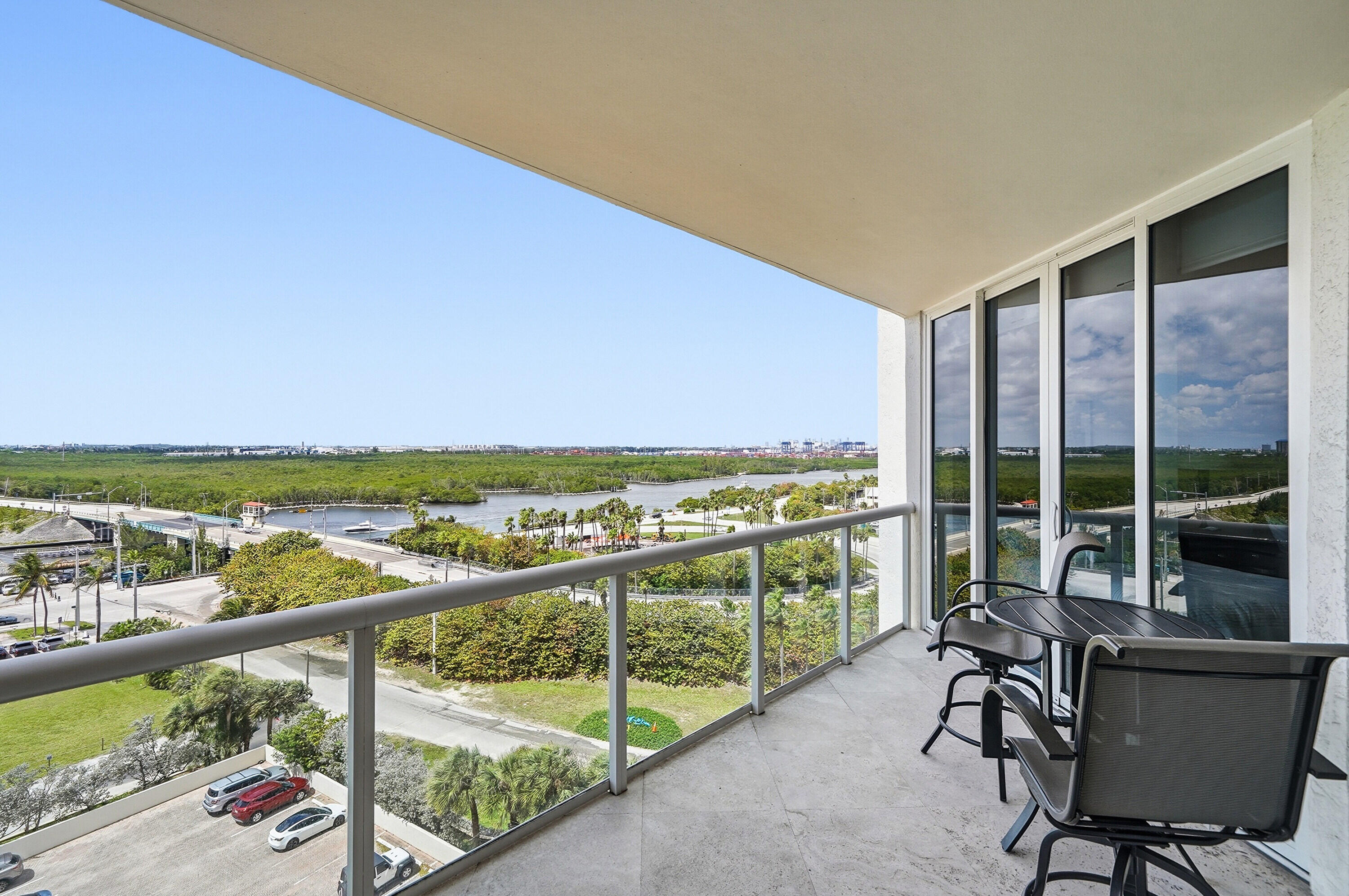 Hollywood, Florida, 33019, United States, 2 Bedrooms Bedrooms, ,3 BathroomsBathrooms,Residential,Active,2028550