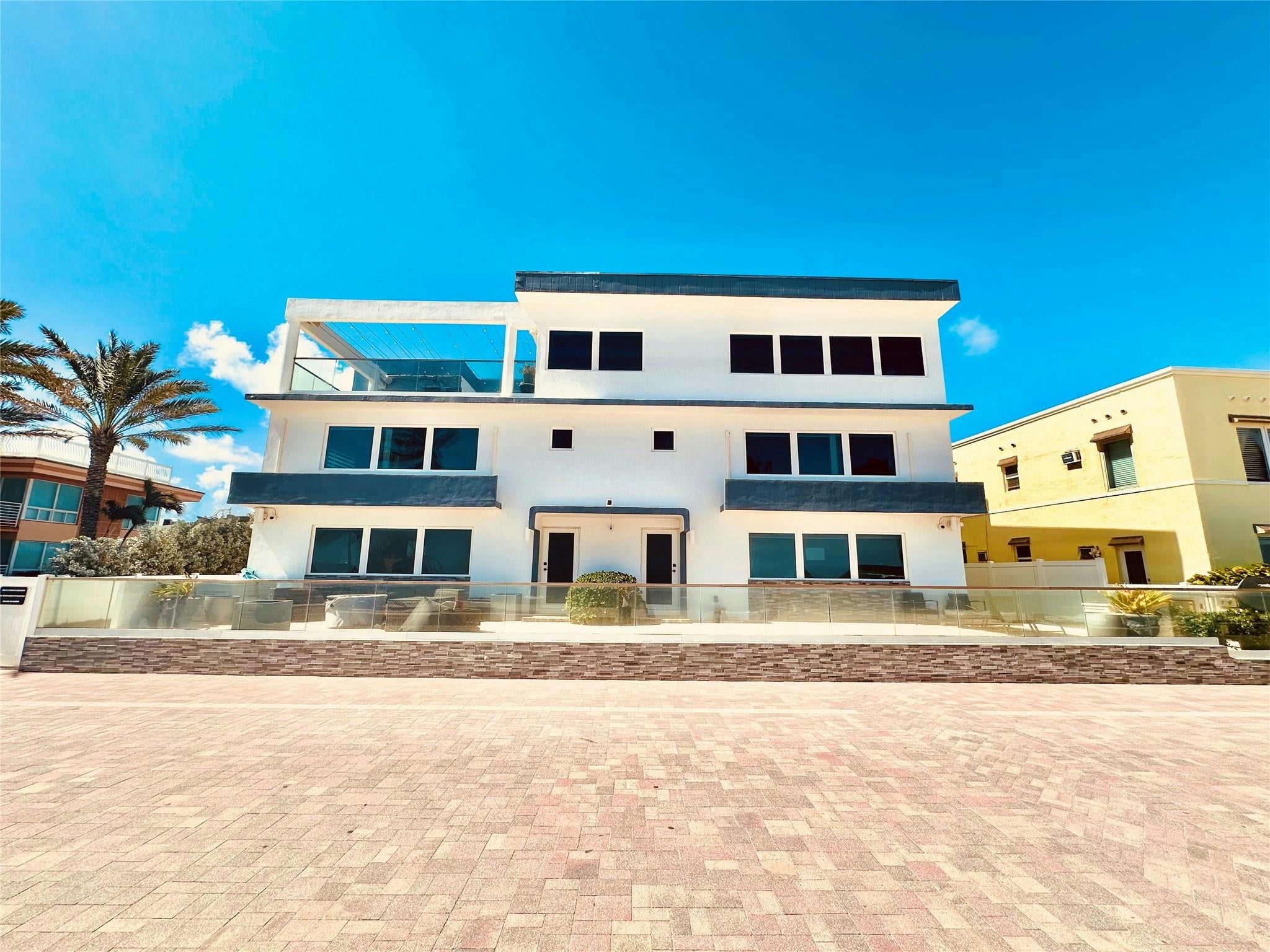 Hollywood, Florida, 33019, United States, 10 Bedrooms Bedrooms, ,9 BathroomsBathrooms,Residential,Active,1988424