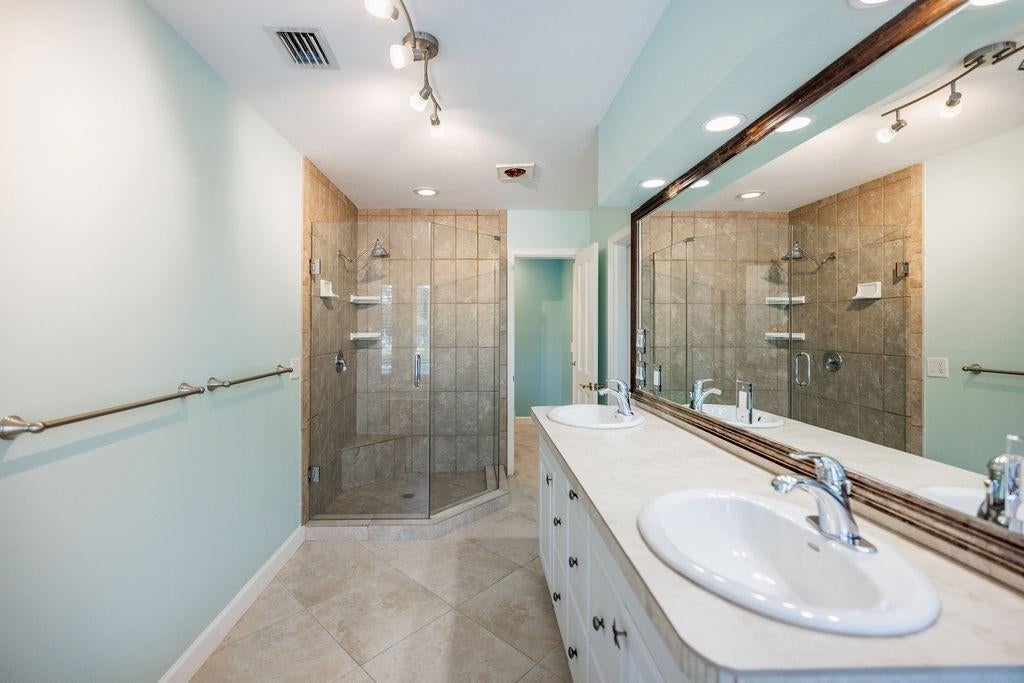 Lighthouse Point, Florida, 33064, United States, 4 Bedrooms Bedrooms, ,4 BathroomsBathrooms,Residential,Active,1701977