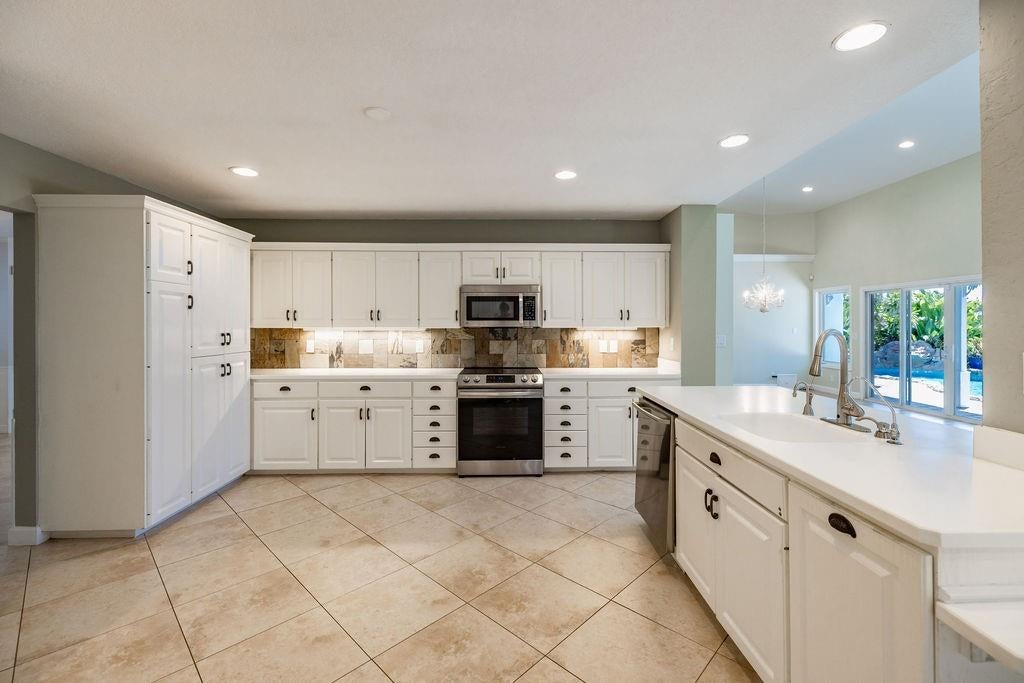 Lighthouse Point, Florida, 33064, United States, 4 Bedrooms Bedrooms, ,4 BathroomsBathrooms,Residential,Active,1701977