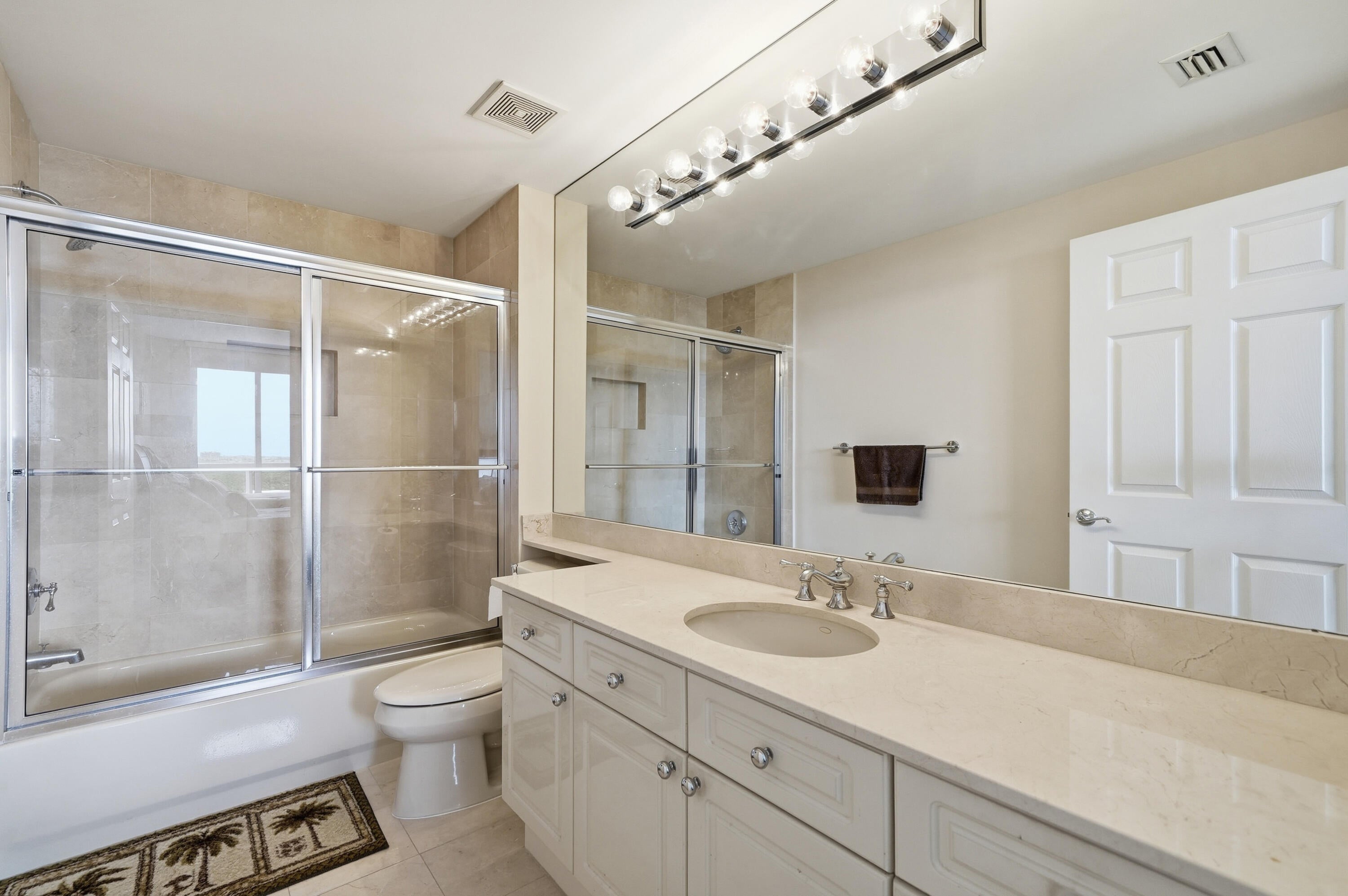 Hollywood, Florida, 33019, United States, 2 Bedrooms Bedrooms, ,3 BathroomsBathrooms,Residential,Active,2028550