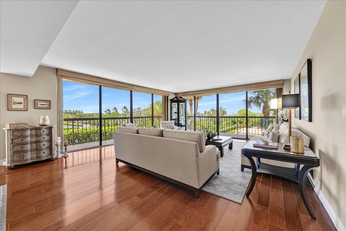 Palm Beach, Florida, 33480, United States, 3 Bedrooms Bedrooms, ,3 BathroomsBathrooms,Residential,Active,1954435