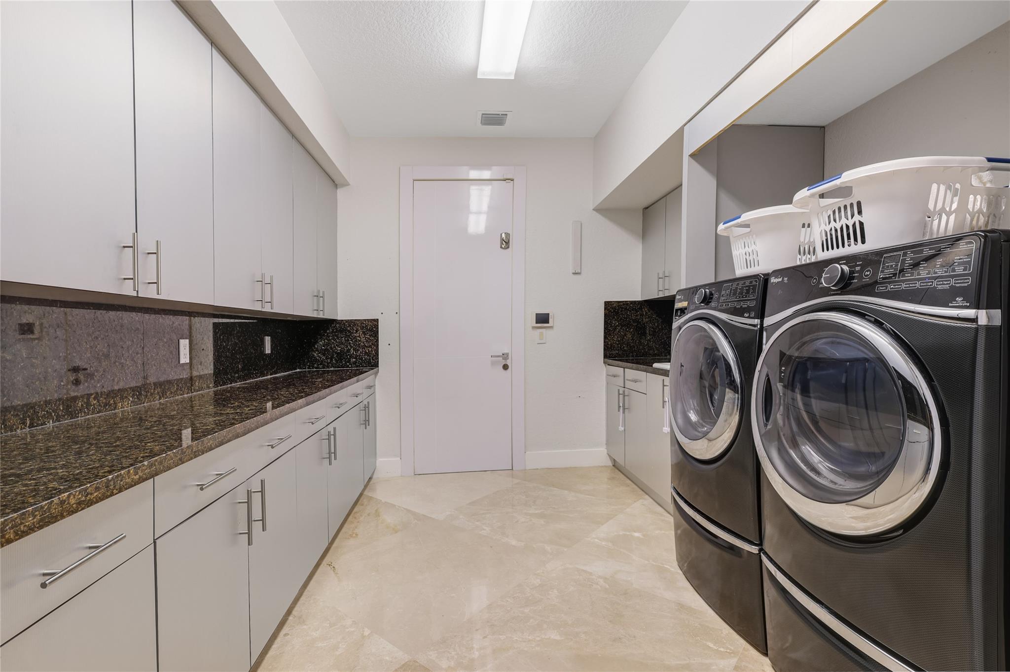 Davie, Florida, 33328, United States, 6 Bedrooms Bedrooms, ,7 BathroomsBathrooms,Residential,Active,1893231