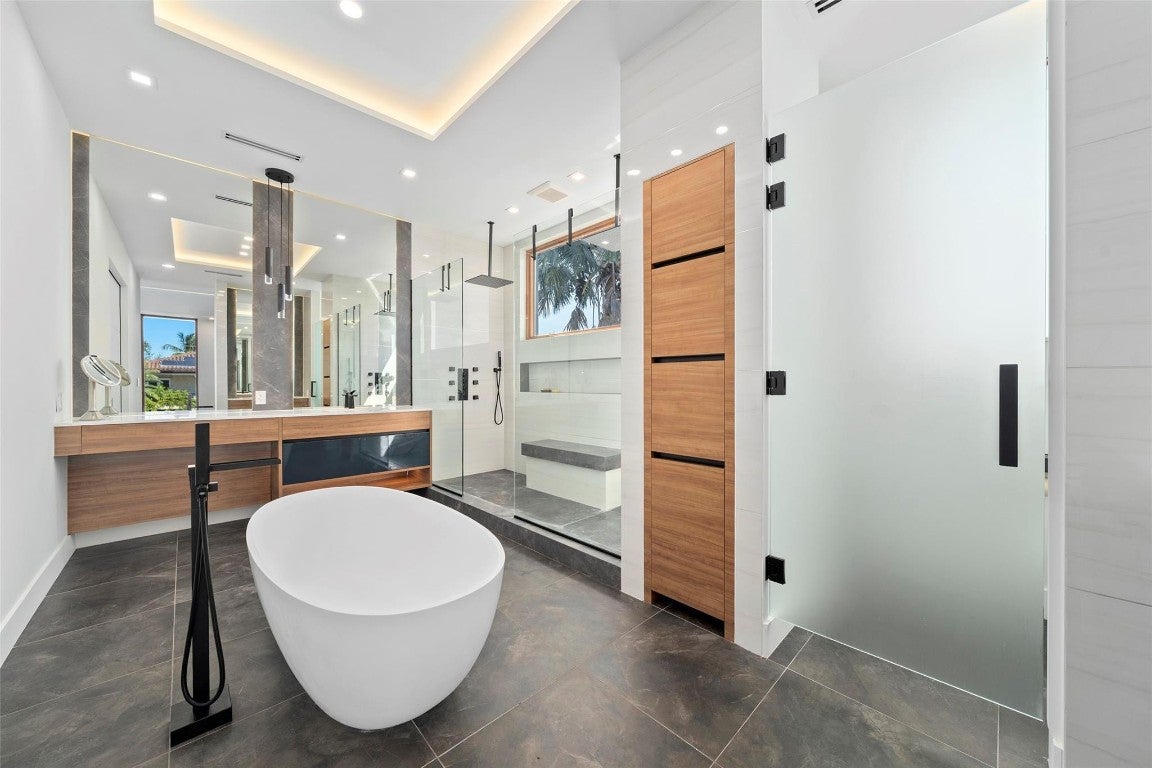 Lighthouse Point, Florida, 33064, United States, 5 Bedrooms Bedrooms, ,6 BathroomsBathrooms,Residential,Active,2006878