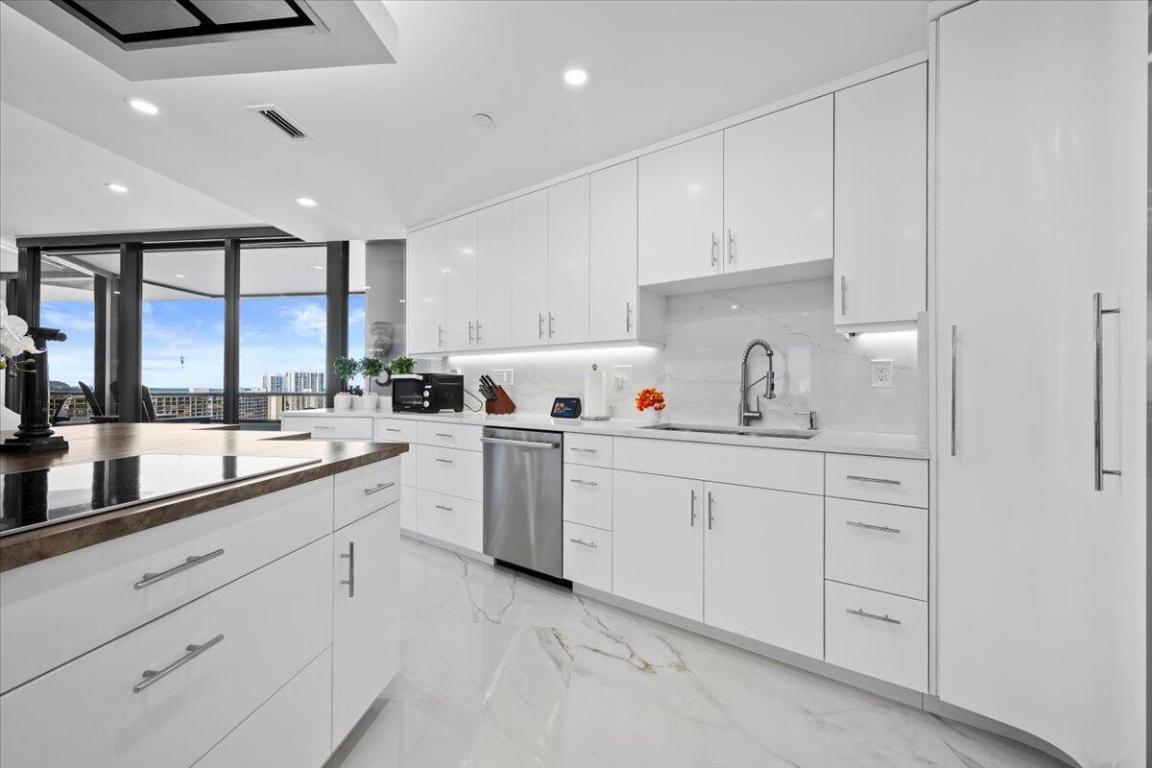 North Palm Beach, Florida, 33408, United States, 2 Bedrooms Bedrooms, ,3 BathroomsBathrooms,Residential,Active,2007652