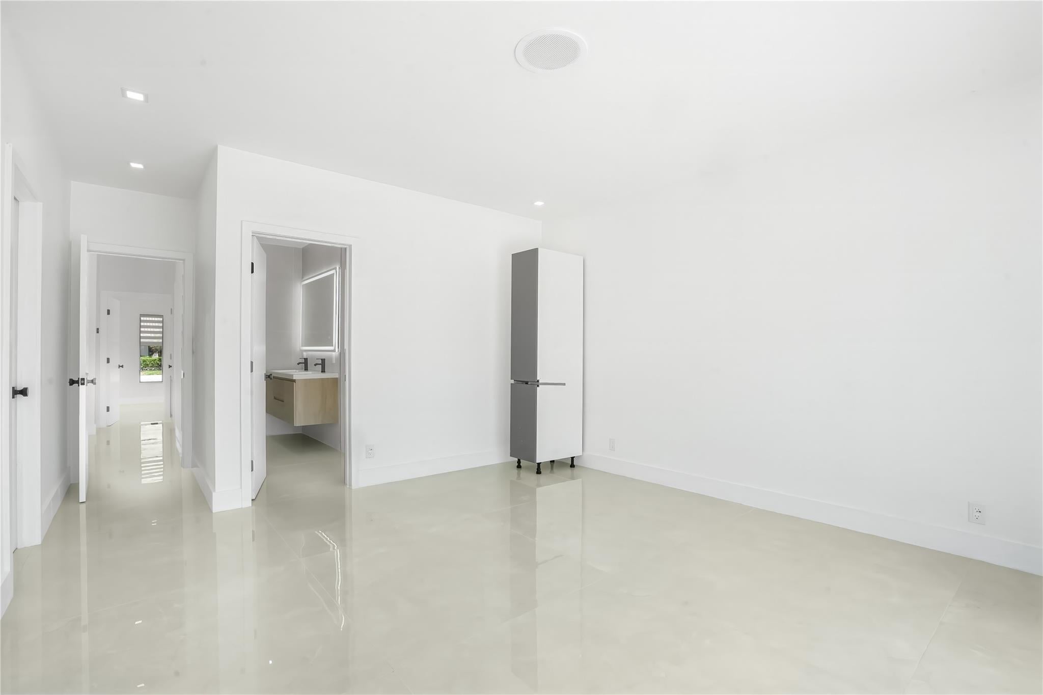 Fort Lauderdale, Florida, 33308, United States, 3 Bedrooms Bedrooms, ,3 BathroomsBathrooms,Residential,Active,1892444