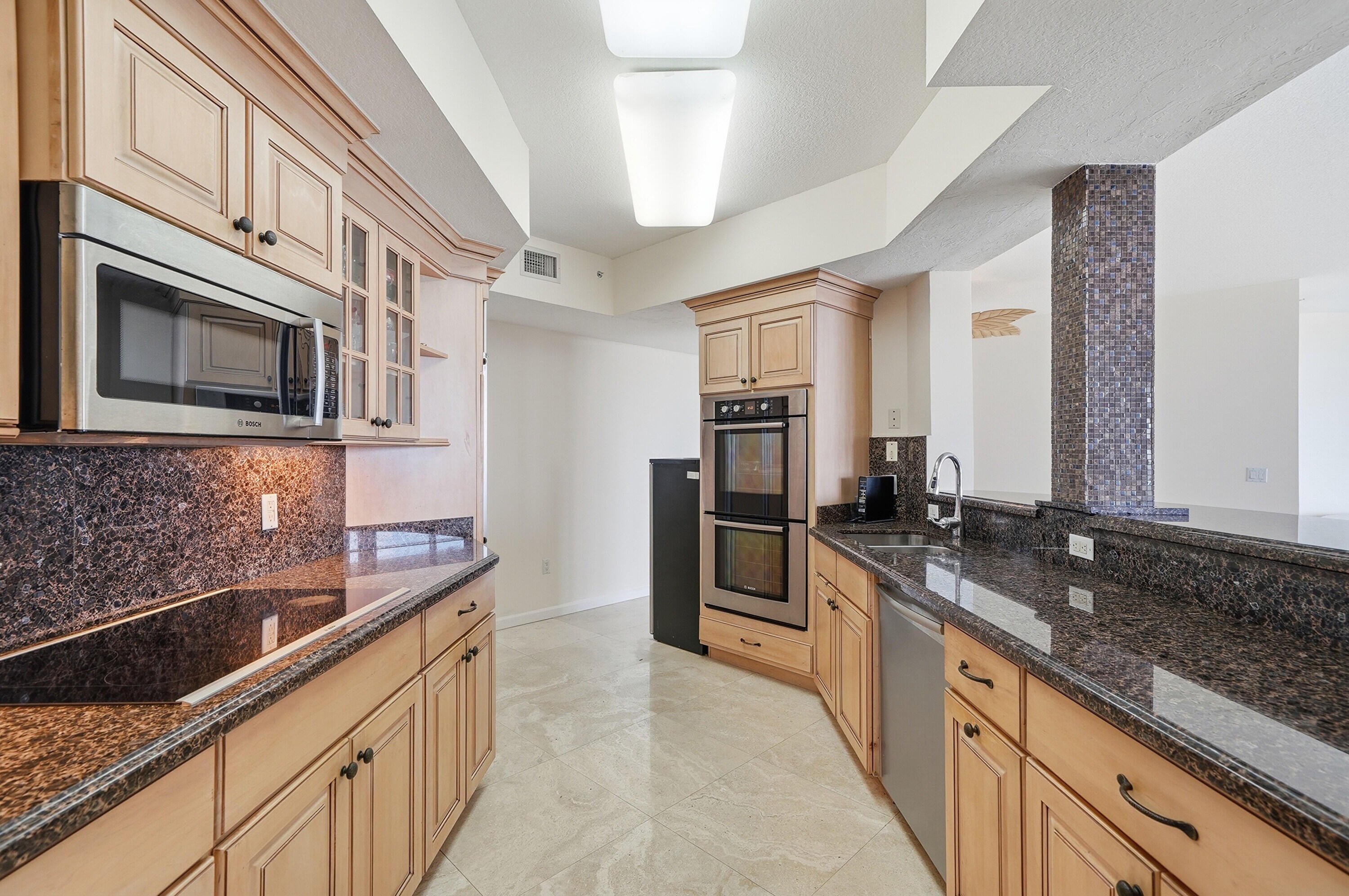 Hollywood, Florida, 33019, United States, 2 Bedrooms Bedrooms, ,3 BathroomsBathrooms,Residential,Active,2028550