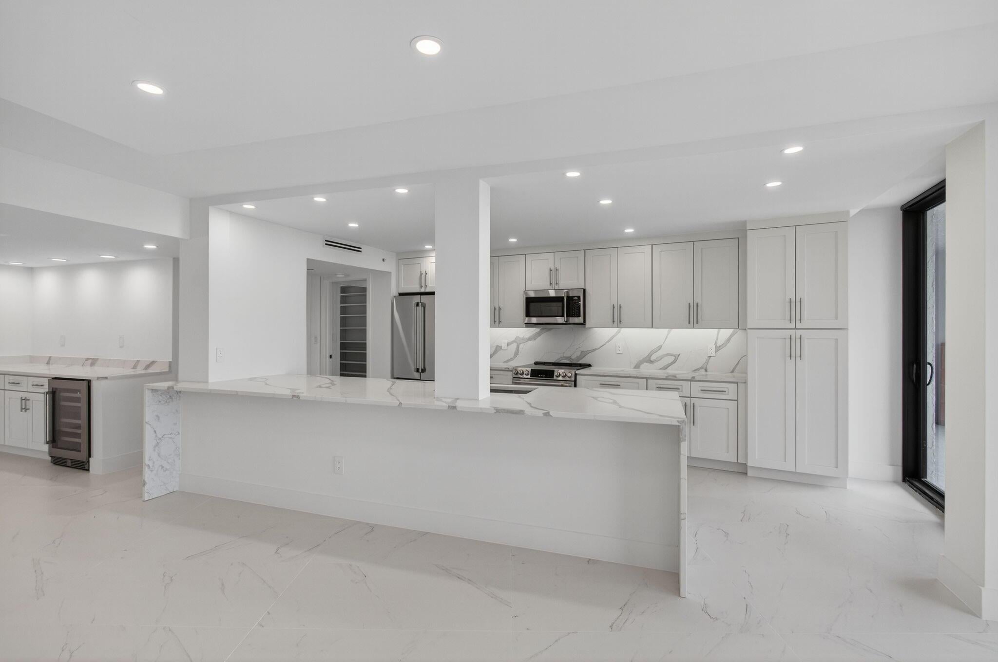 Highland Beach, Florida, 33487, United States, ,2 BathroomsBathrooms,Residential,Active,1762854
