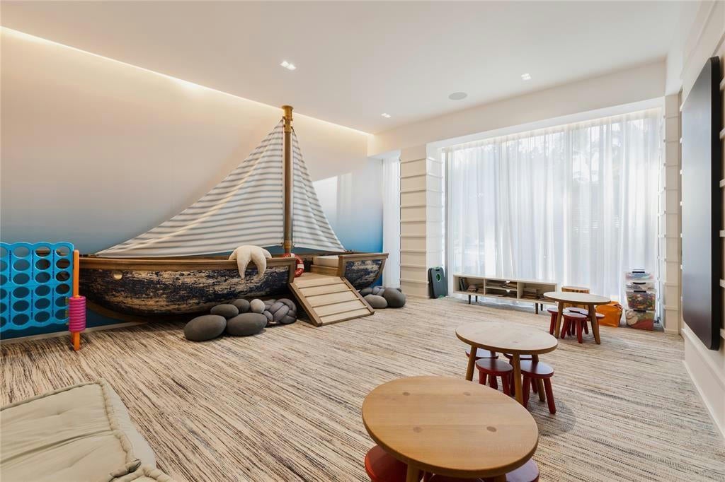 Fort Lauderdale, Florida, 33305, United States, ,4 BathroomsBathrooms,Residential,Active,1703657